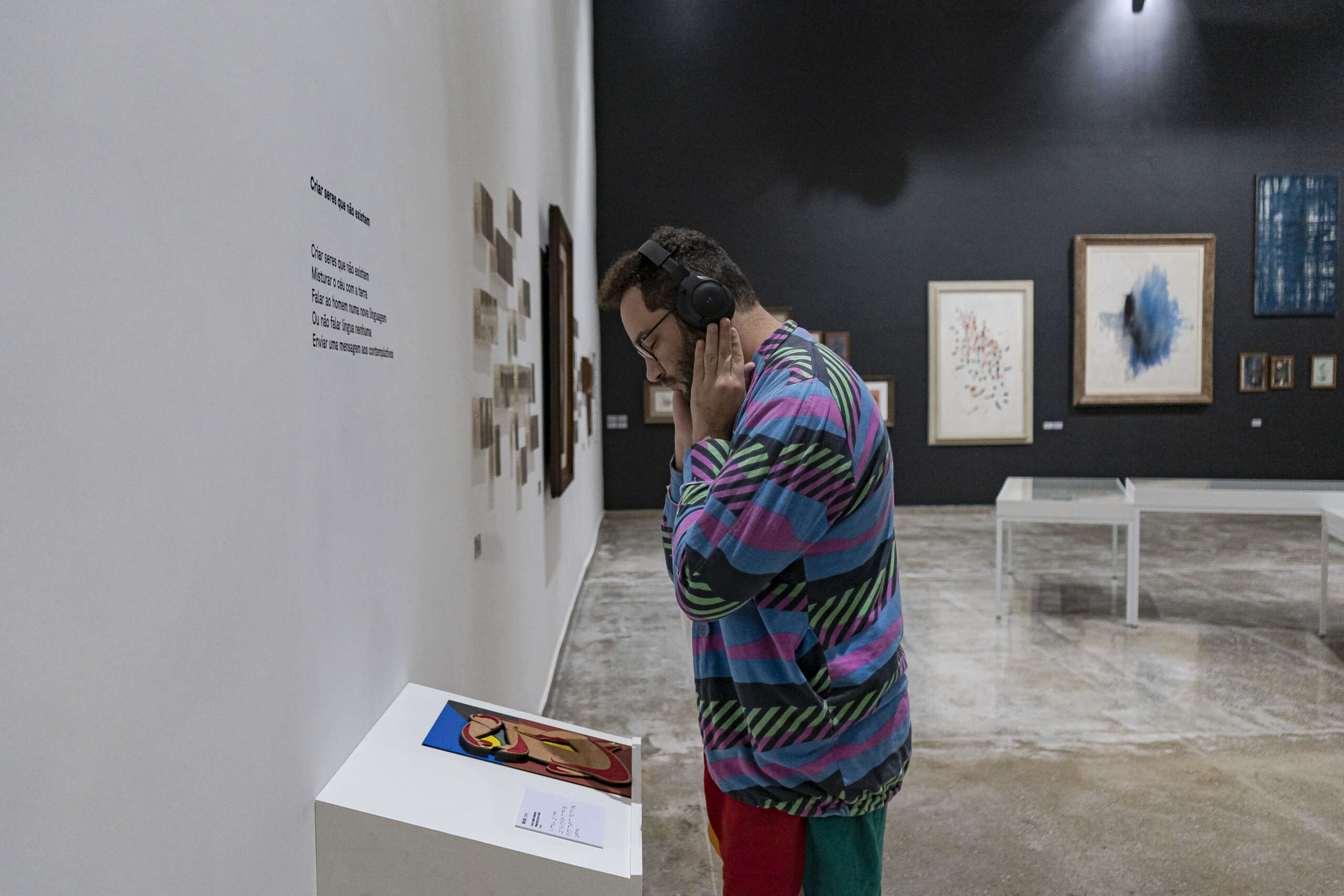 Audiodescrição e mediações poéticas são tema de curso na Pinacoteca