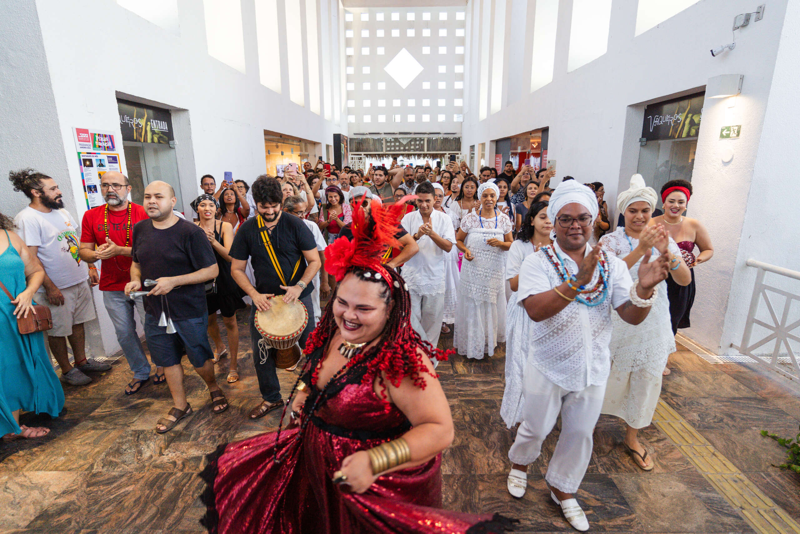Exposição “Festa, Baia, Gira, Cura” chega aos últimos dias no Dragão do Mar