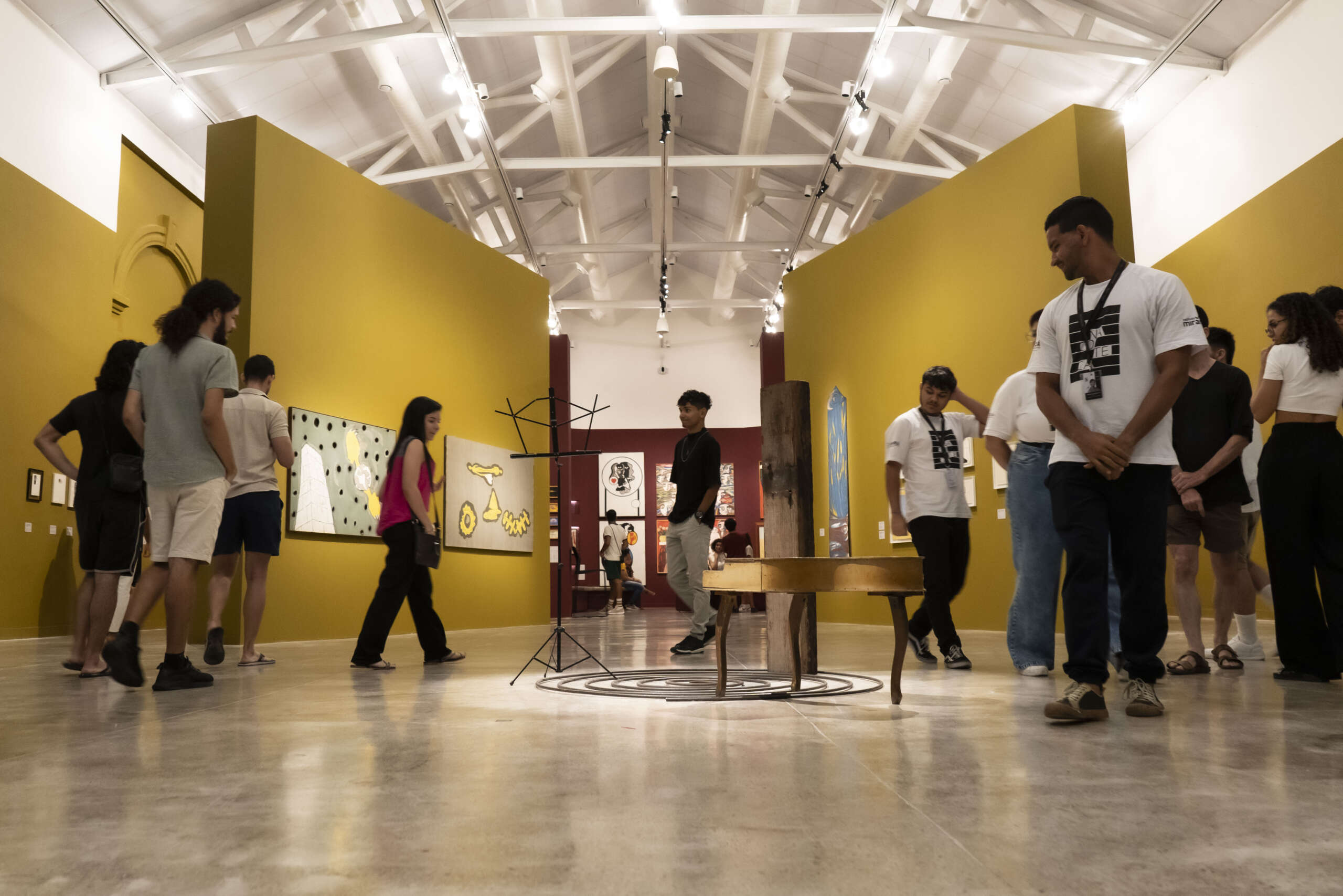 Bordado com Efímia Meimaridou e oficina de modelagem em papel são destaque na programação da Pinacoteca do Ceará