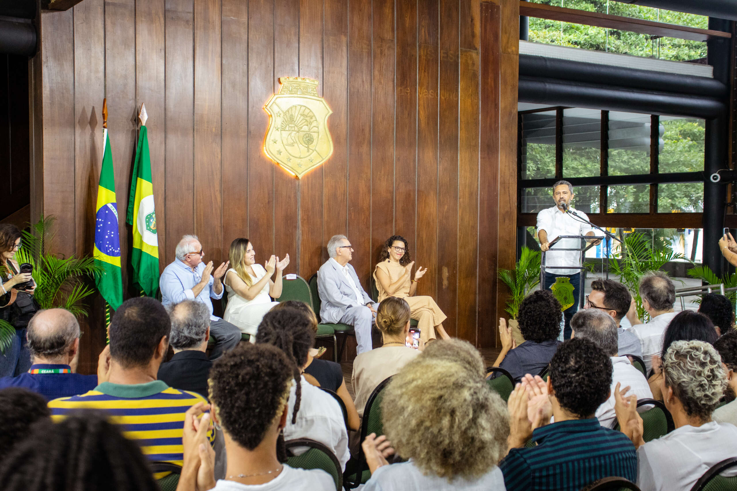 Governo do Ceará homenageia Luiz Carlos Barreto e anuncia criação de Grupo de Trabalho sobre o programa Ceará Filmes