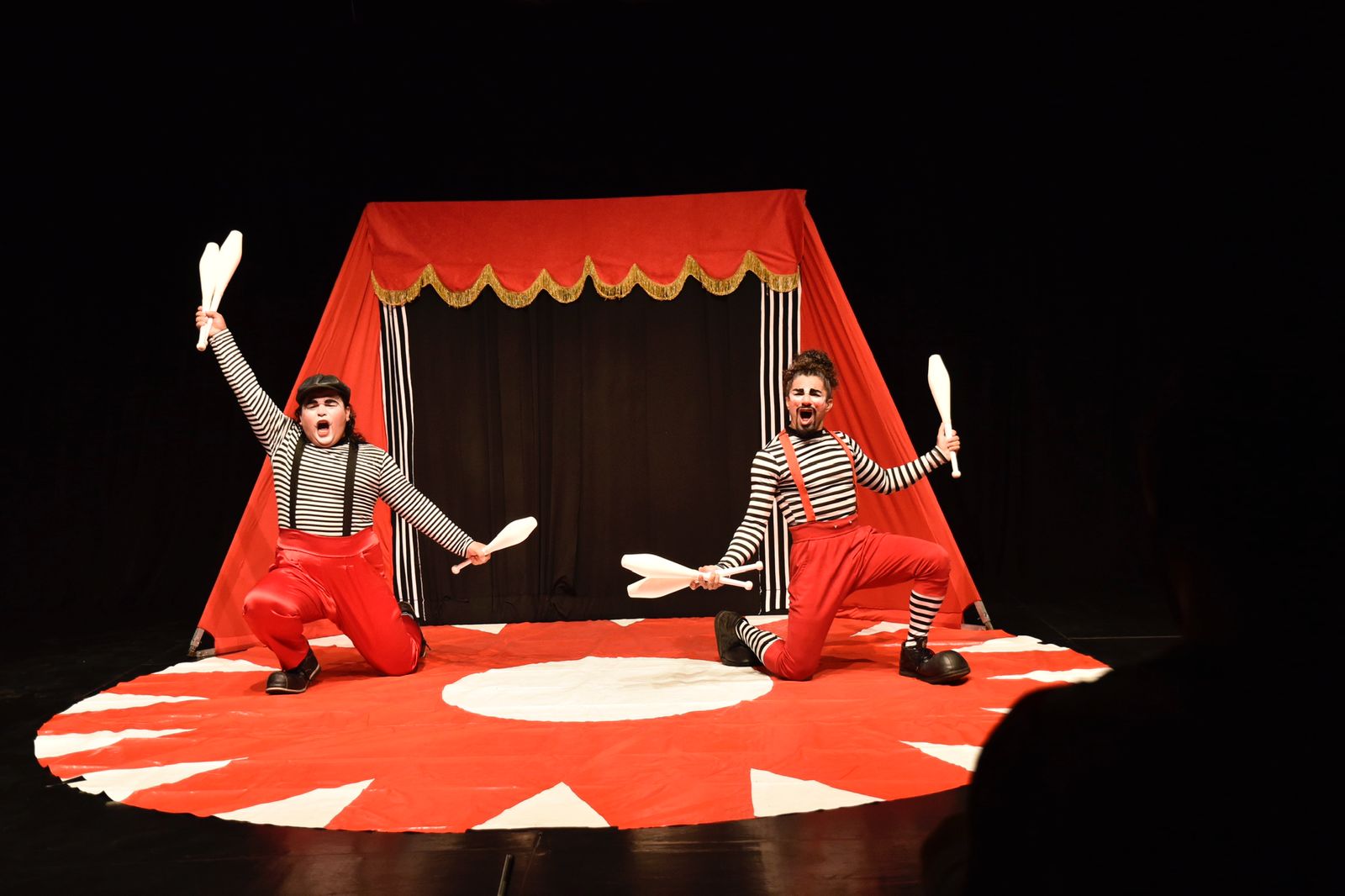Maratona de apresentações gratuitas celebra o Dia Mundial do Teatro e o Dia Nacional do Circo no Theatro José de Alencar