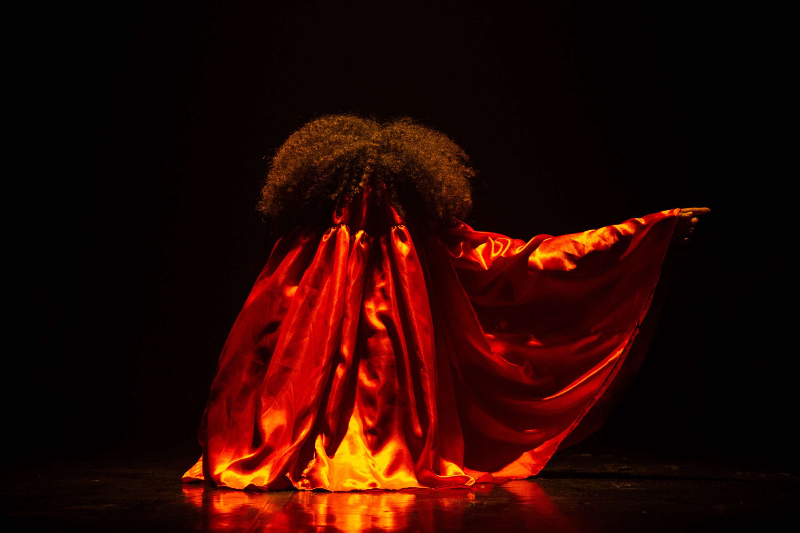 Com apoio da TAC, BrutaFlor Arte e Invenção lançam programação com festivais, espetáculo de artes cênicas e formações neste mês de abril