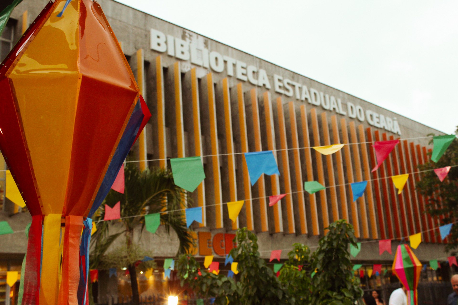 Biblioteca Pública realiza programação alusiva aos festejos juninos, com formação, shows e atividades infantis