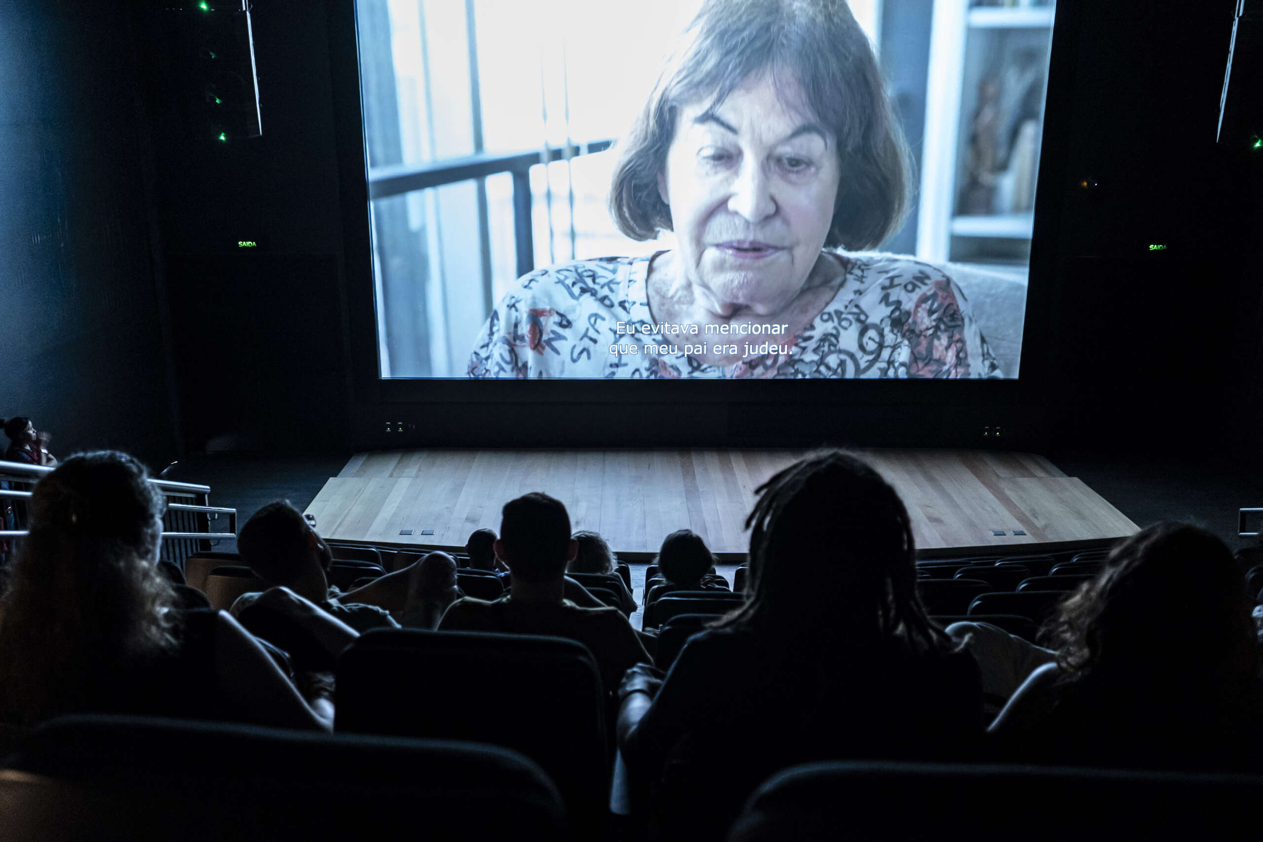 Documentário inédito no circuito de cinema sobre a fotógrafa Claudia Andujar ganha quatro novas sessões na Pinacoteca do Ceará