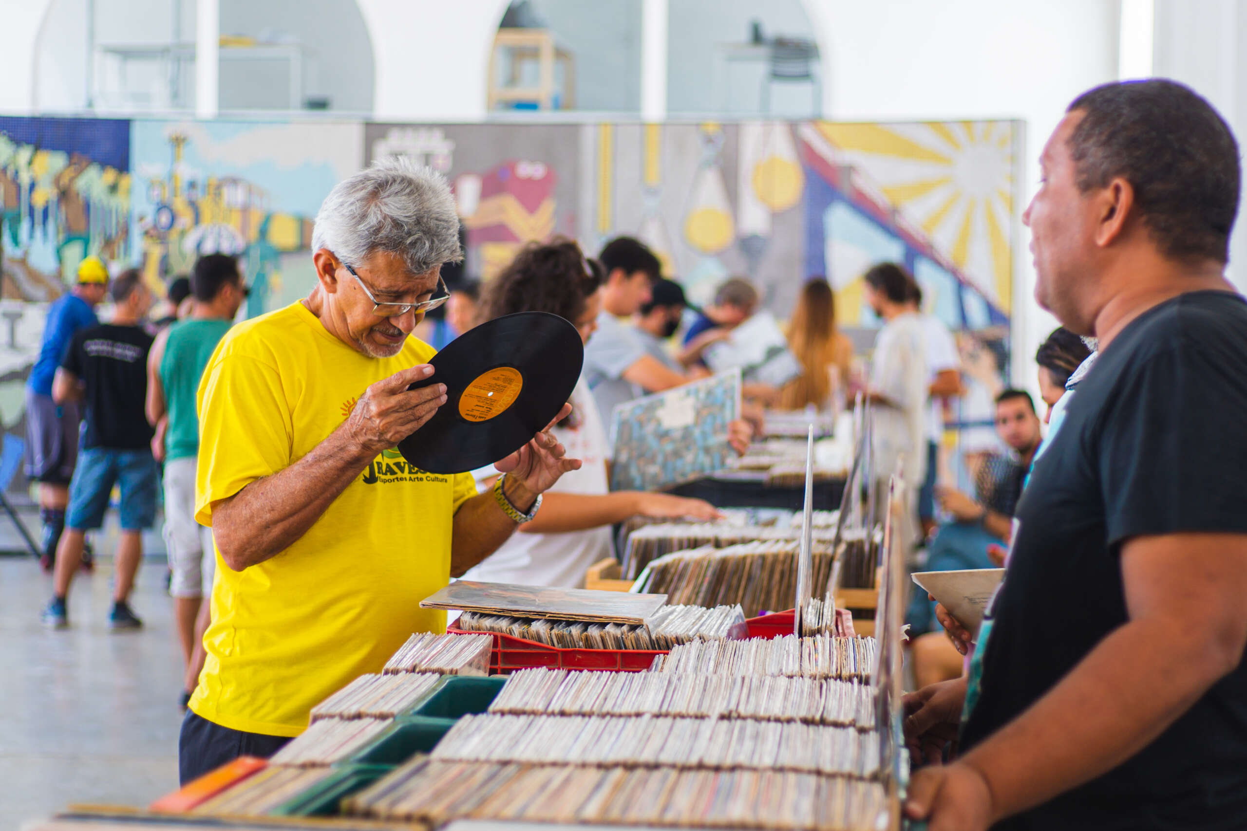 Feira Mais Vinil completa 2 anos na Estação das Artes neste domingo (8)