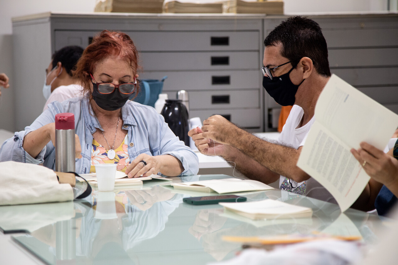 Biblioteca Pública Estadual do Ceará abre inscrições para o Curso Básico e Artístico de Encadernação de Livros