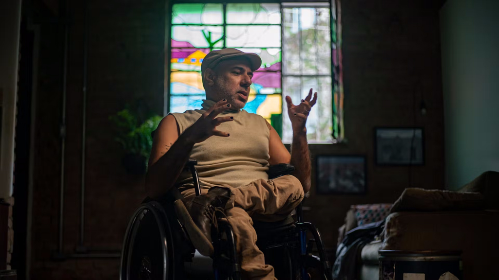Cinema do Dragão encerra programação comemorativa de aniversário com estreia gratuita de documentário em torno da sexualidade de pessoas com deficiência e bate-papo com o diretor