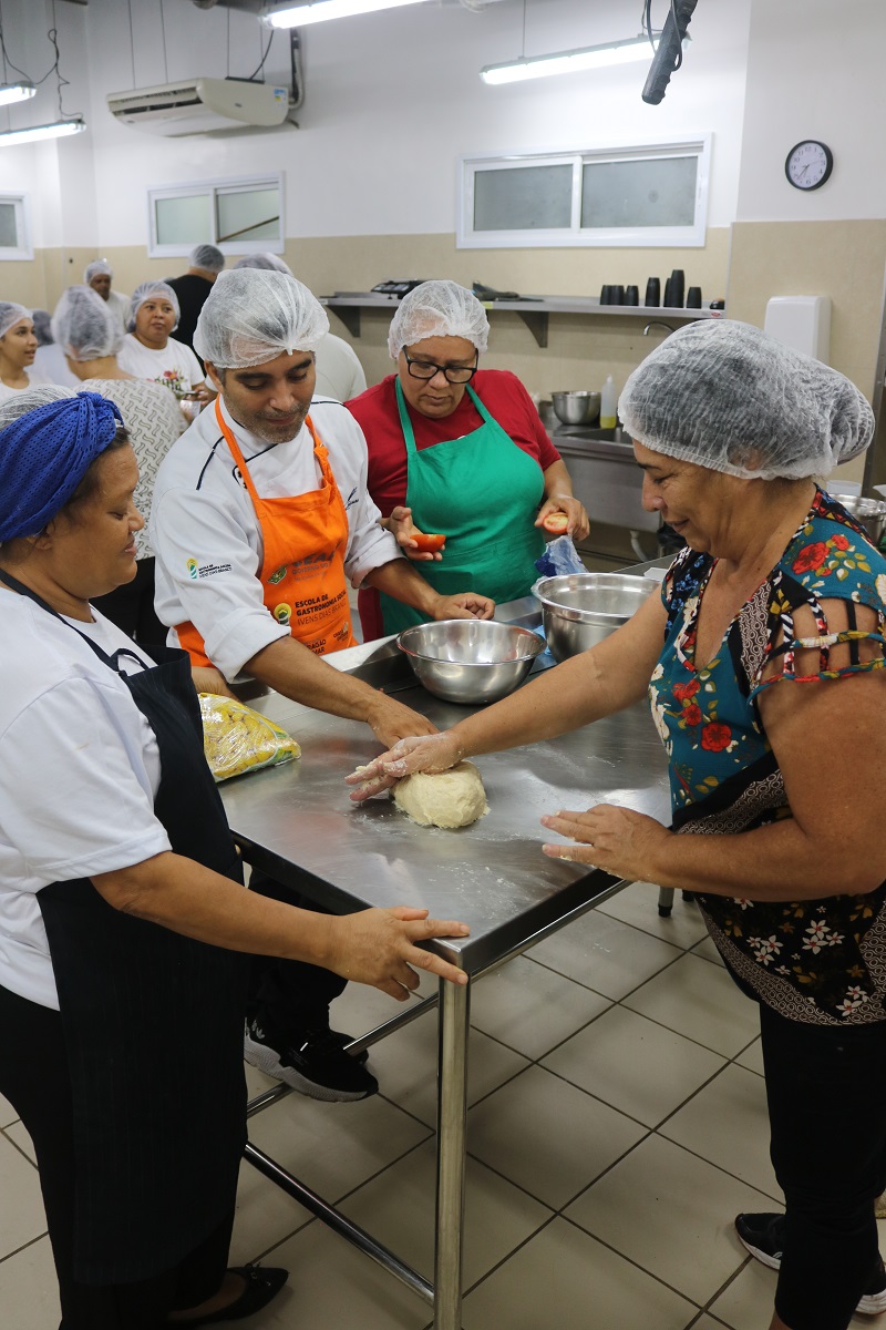 Escola de Gastronomia Social oferta 230 vagas para sete cursos gratuitos em setembro
