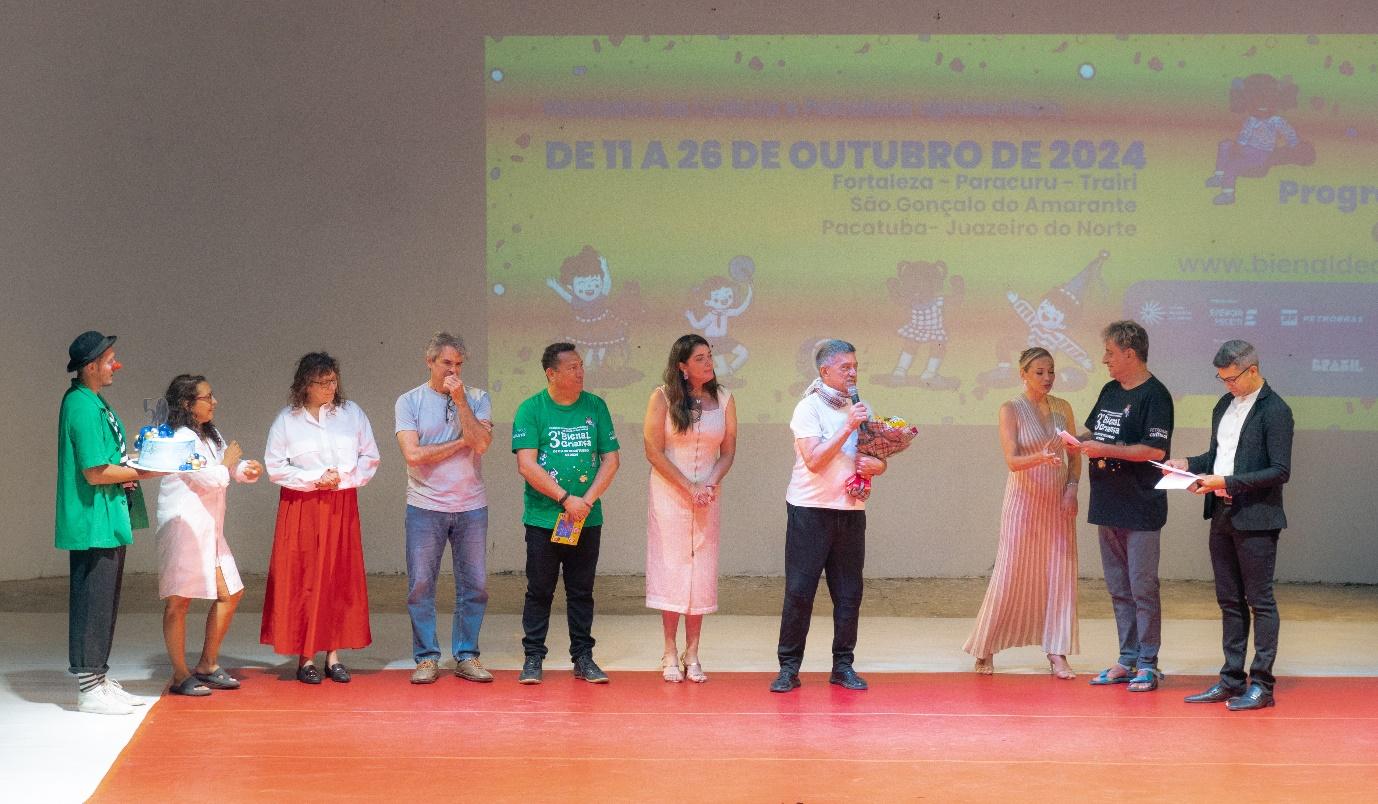Homenagem a Flávio Sampaio por seus 50 anos de dança marcou abertura da 3ª Bienal Criança em Paracuru