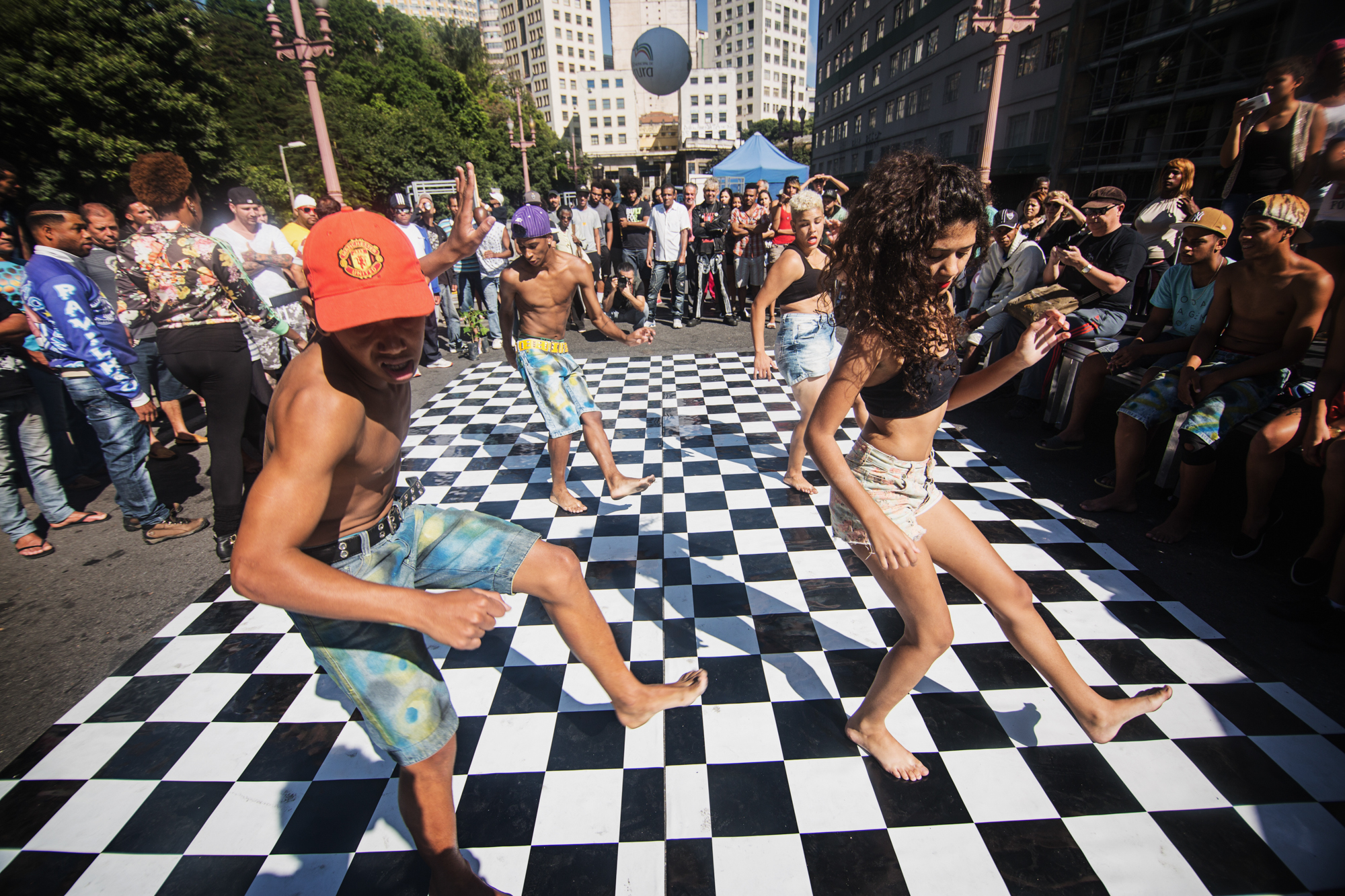 Favela mineira leva funk ao Palco Principal do Theatro José de Alencar, em Fortaleza