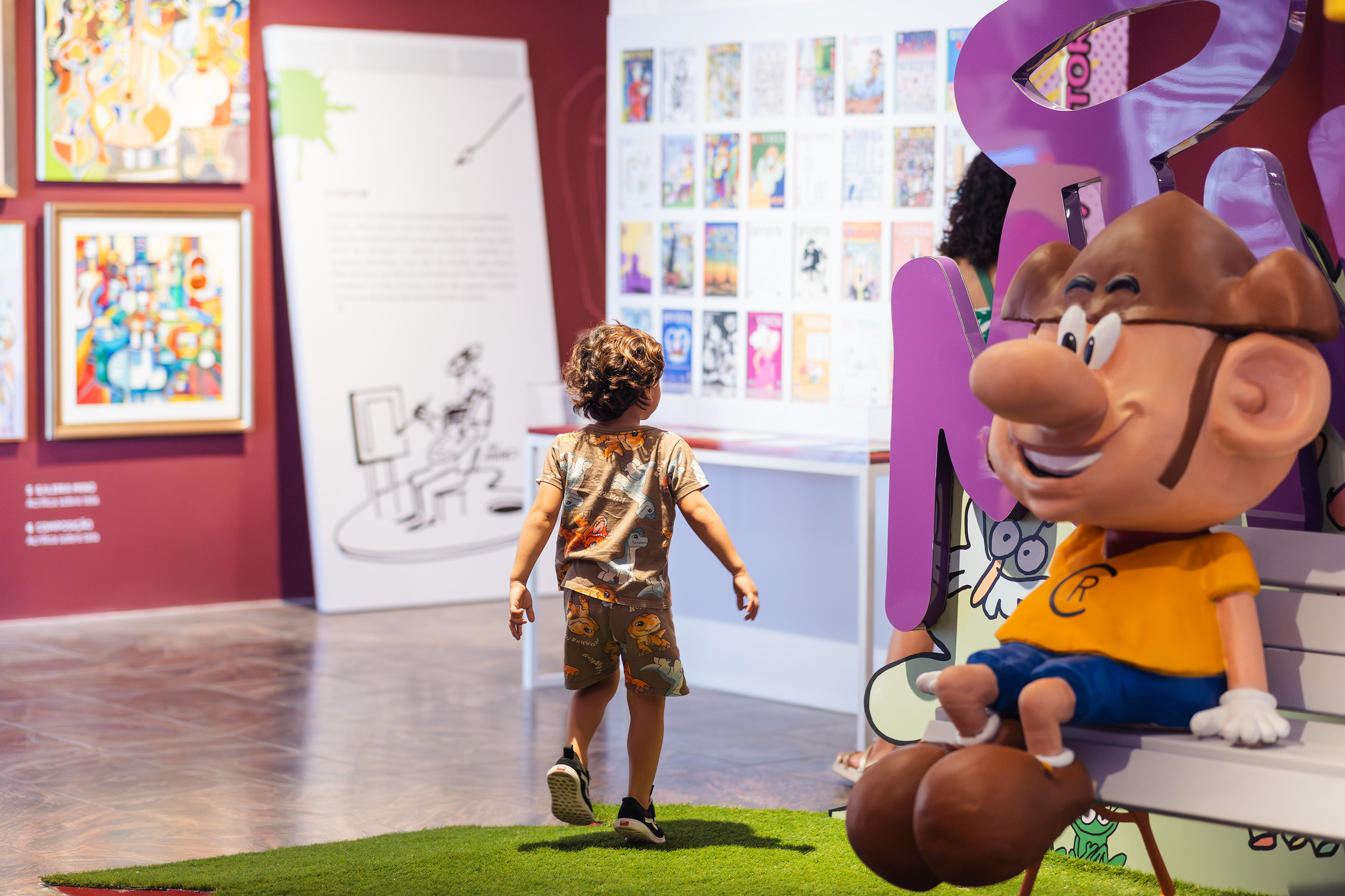 Exposição em homenagem ao cartunista cearense Mino chega aos últimos dias de visitação no Centro Dragão do Mar