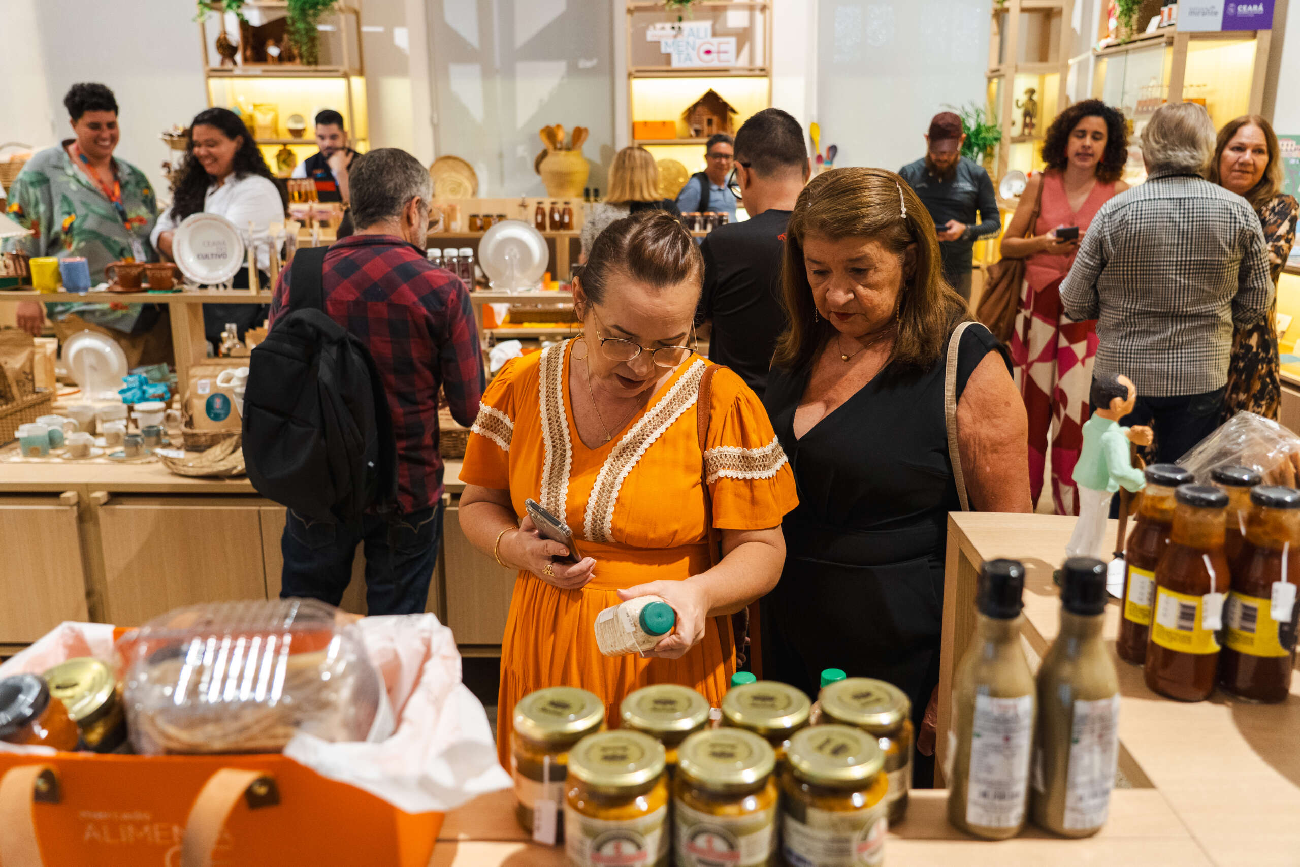 Mercado AlimentaCE inaugura loja colaborativa com produtos cearenses em Fortaleza