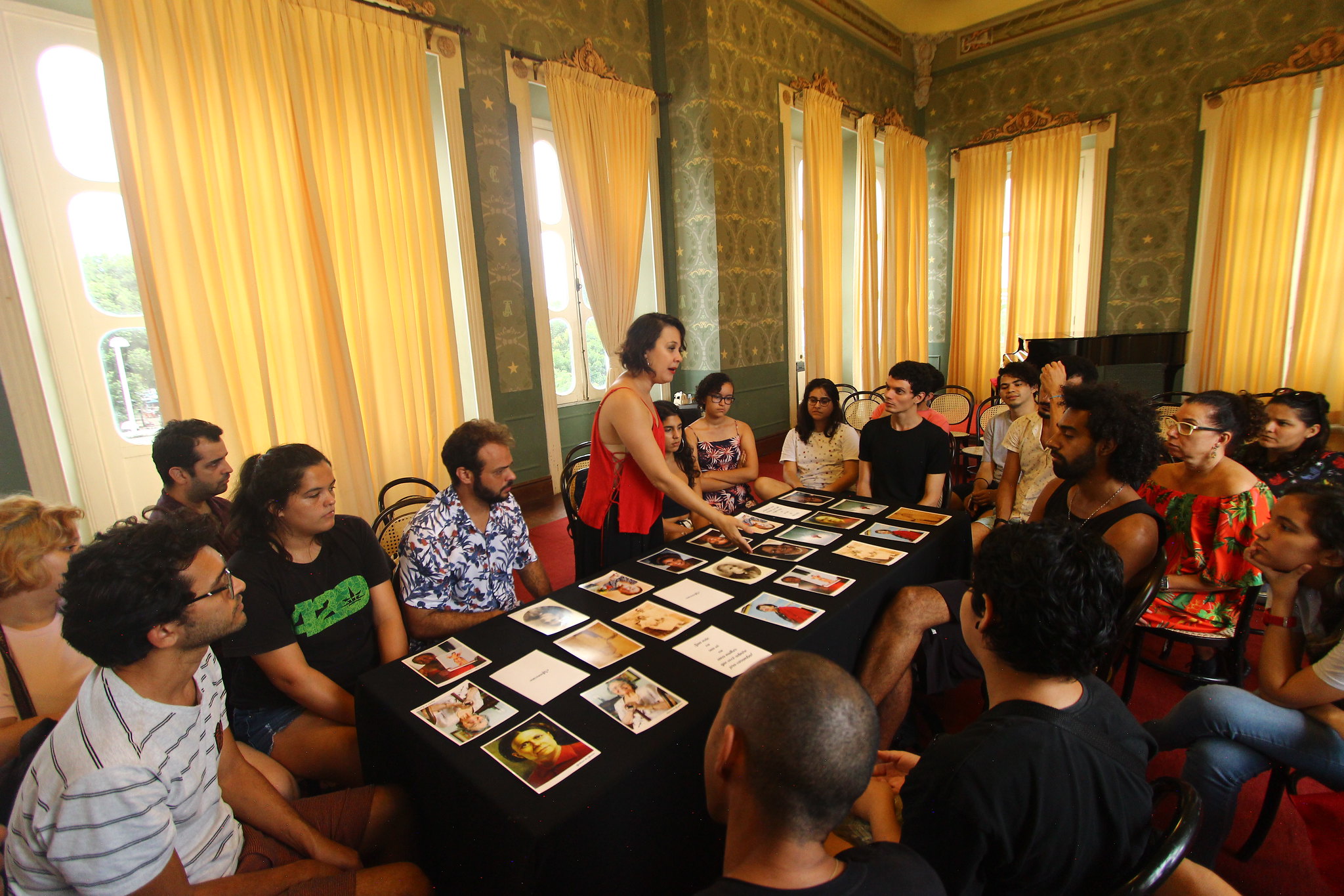 Performance artística, promovida pelo Sobrado, narra as histórias de vida de diversas mulheres
