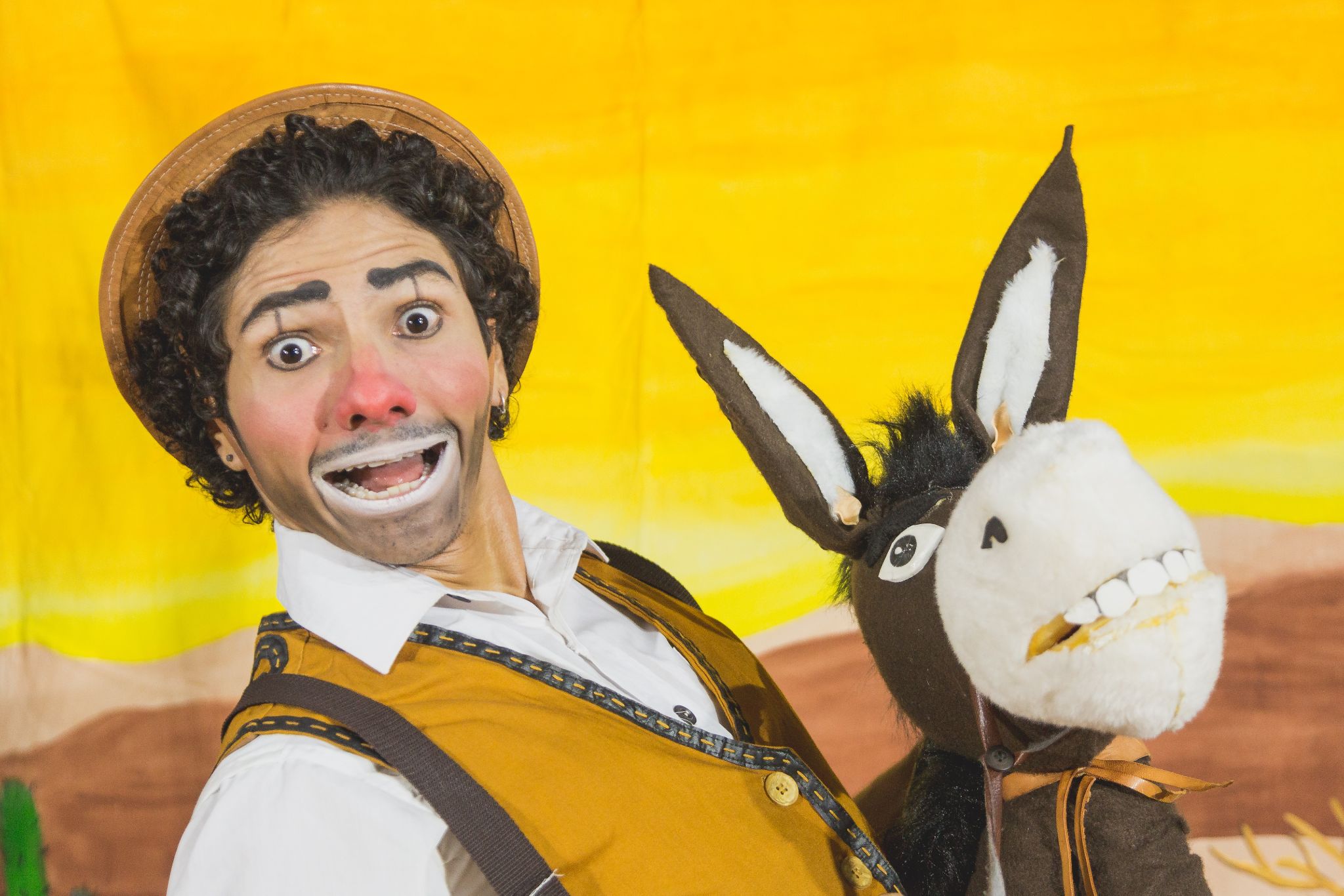 Com apoio da Secult, Companhia Laguz Circo e Teatro inicia circulação do espetáculo “Cotidiano Nordestino” por cinco cidades do Ceará