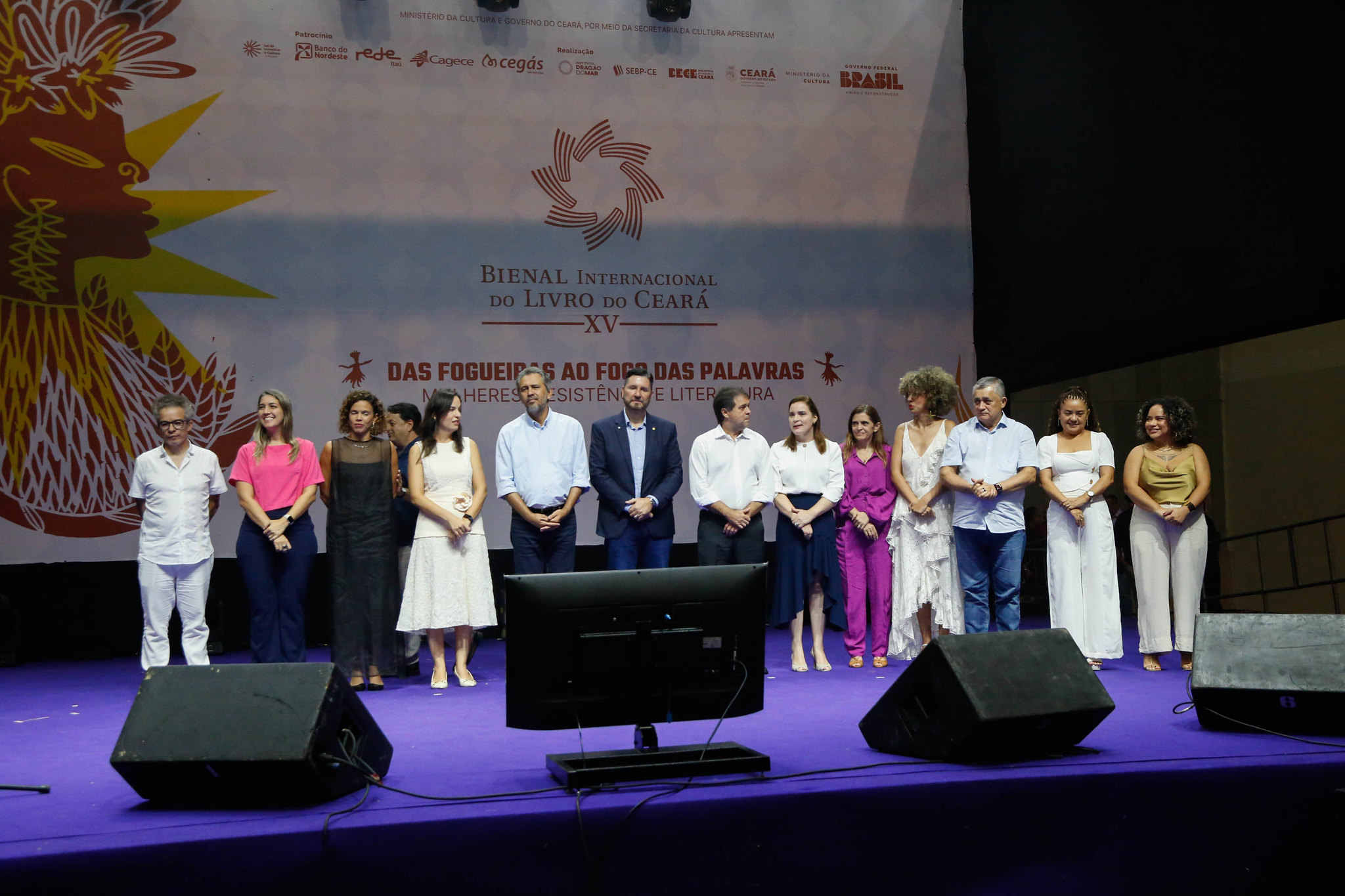 Abertura da XV Bienal Internacional do Livro tem festa da tradição popular e anúncio de 10 mil vale-livros para professores do Estado