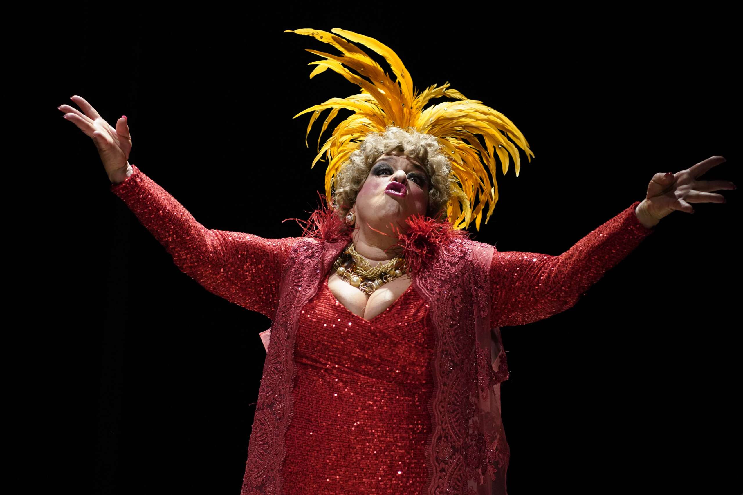 Premiado monólogo em homenagem a Dercy Gonçalves será apresentado no Cineteatro São Luiz nos dias 26 e 27 de abril