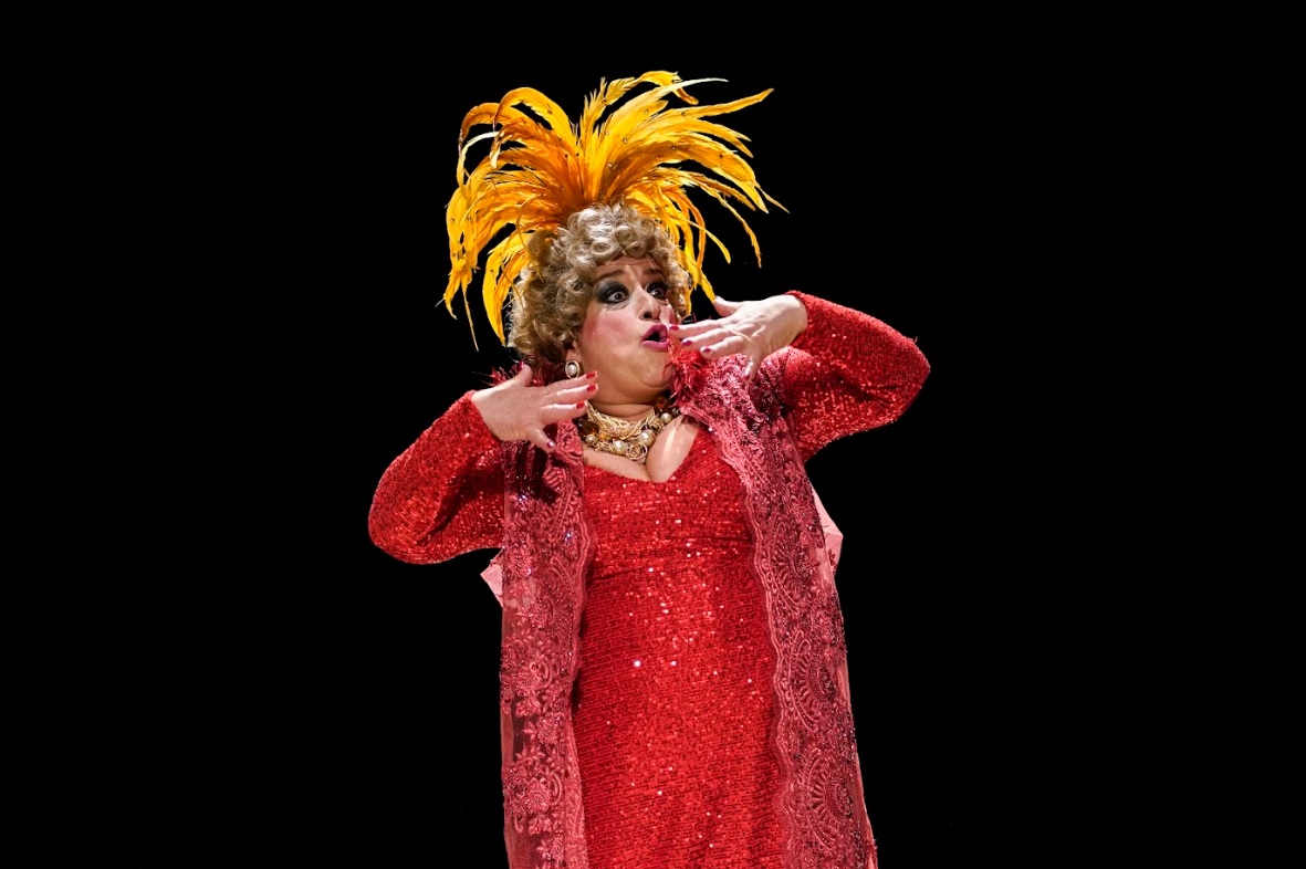 Premiado monólogo em homenagem a Dercy Gonçalves será apresentado no Cineteatro São Luiz nos dias 26 e 27 de abril