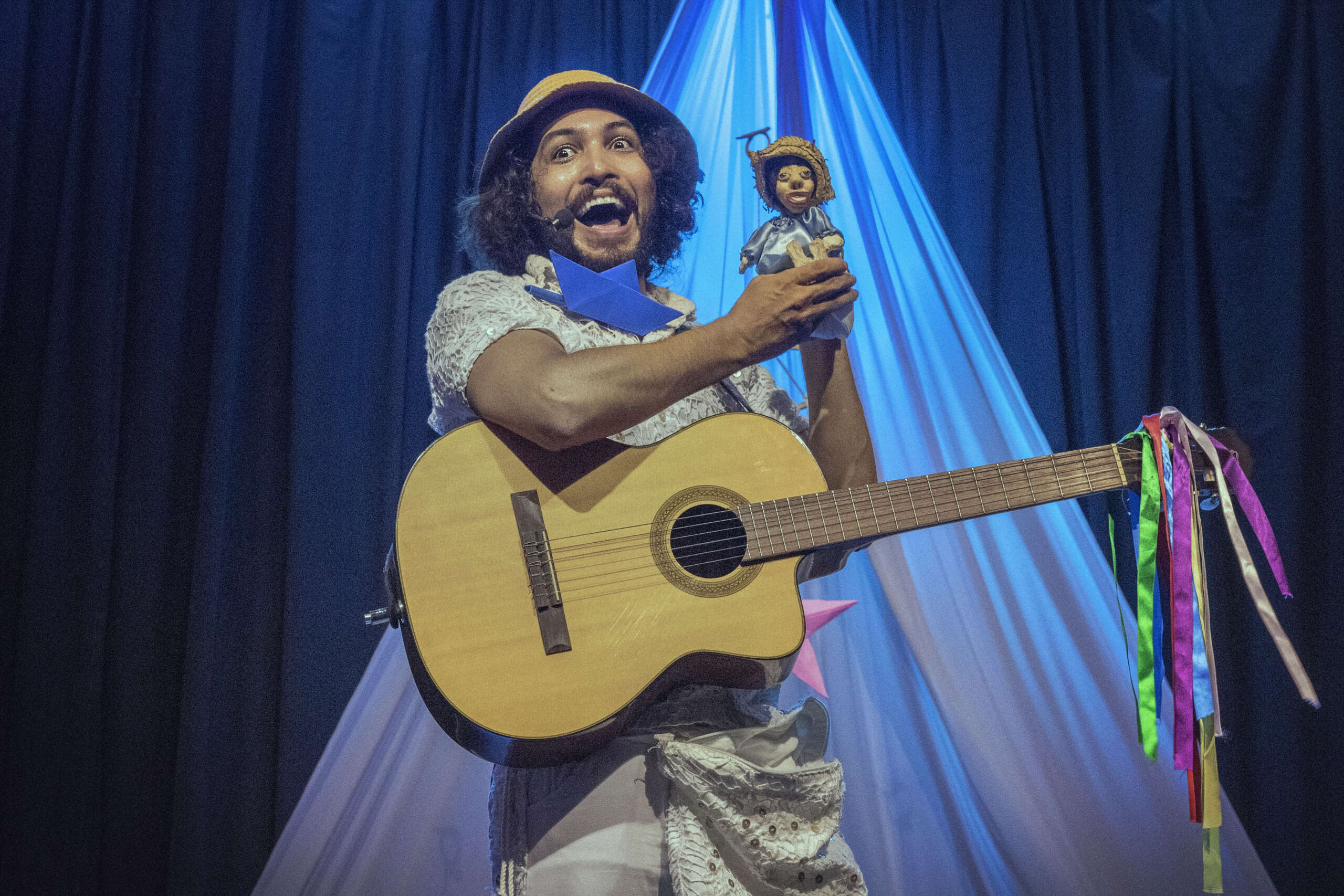 Espetáculo teatral promovido por Sobrado Dr. José Lourenço apresenta as aventuras de um pescador e seu barquinho