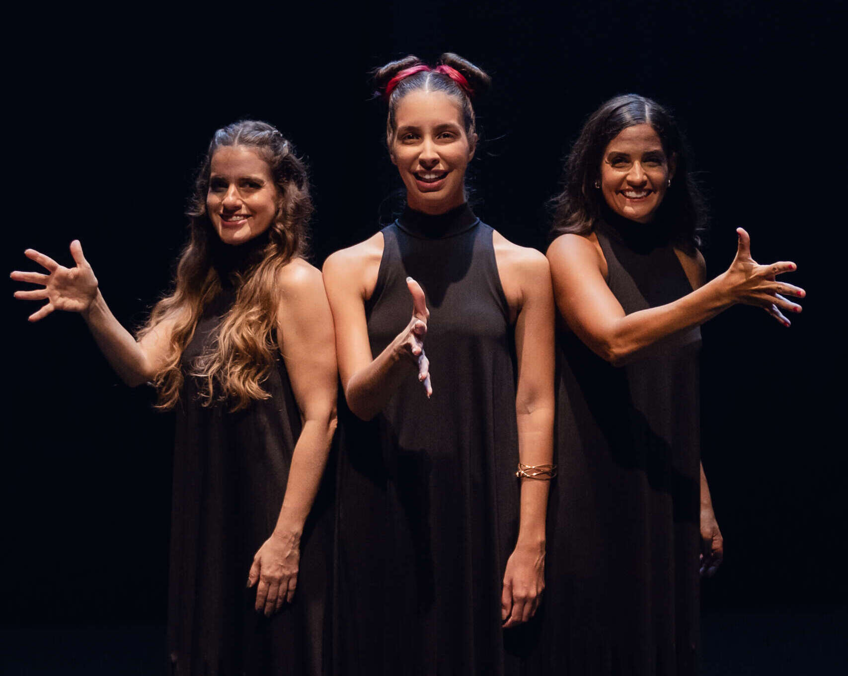 Cineteatro São Luiz recebe peça teatral que dramatiza relatos reais da comunidade surda do interior cearense