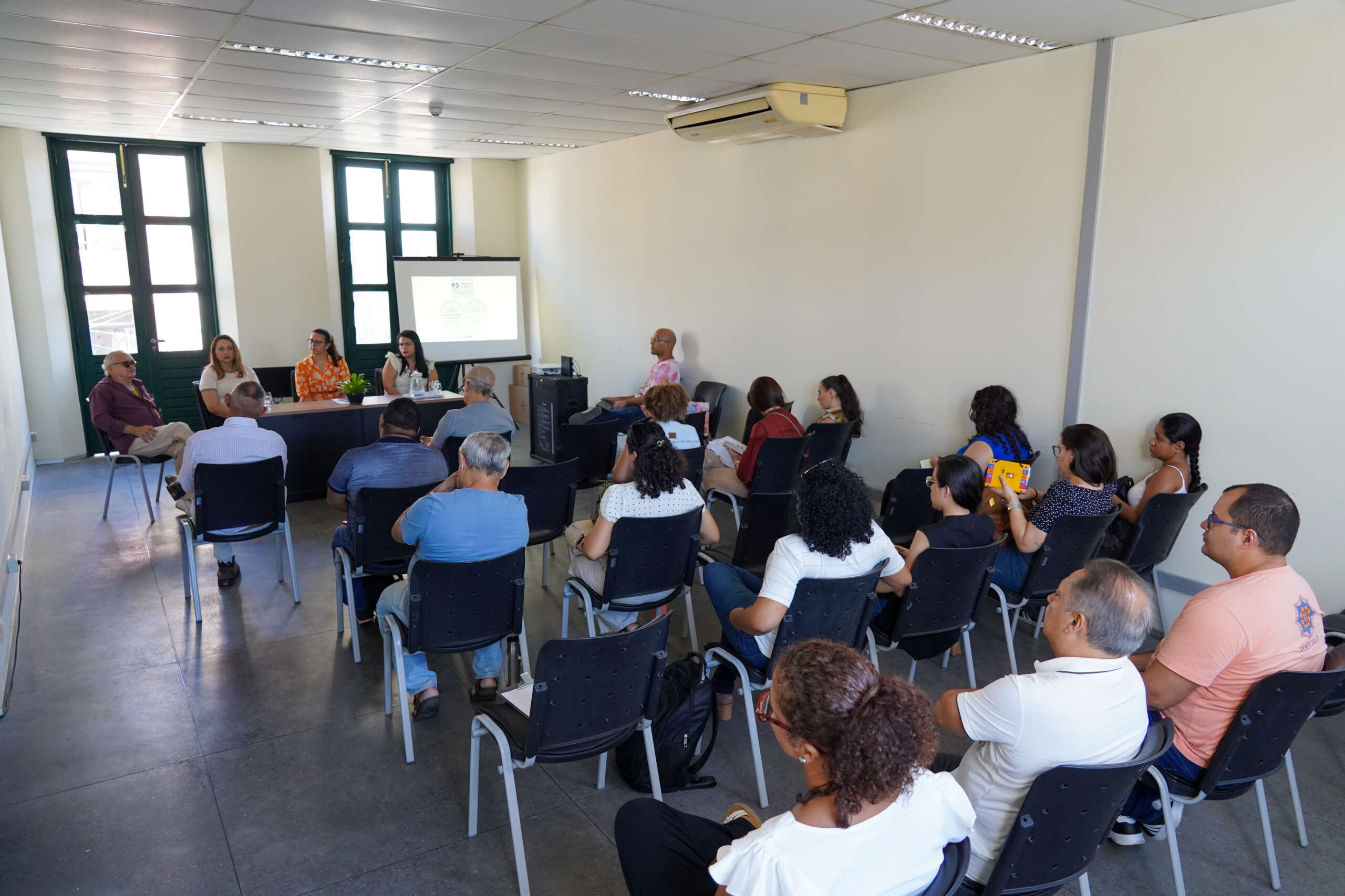 Arquivo Público do Ceará realizou encontro sobre história da educação pública dos cearenses