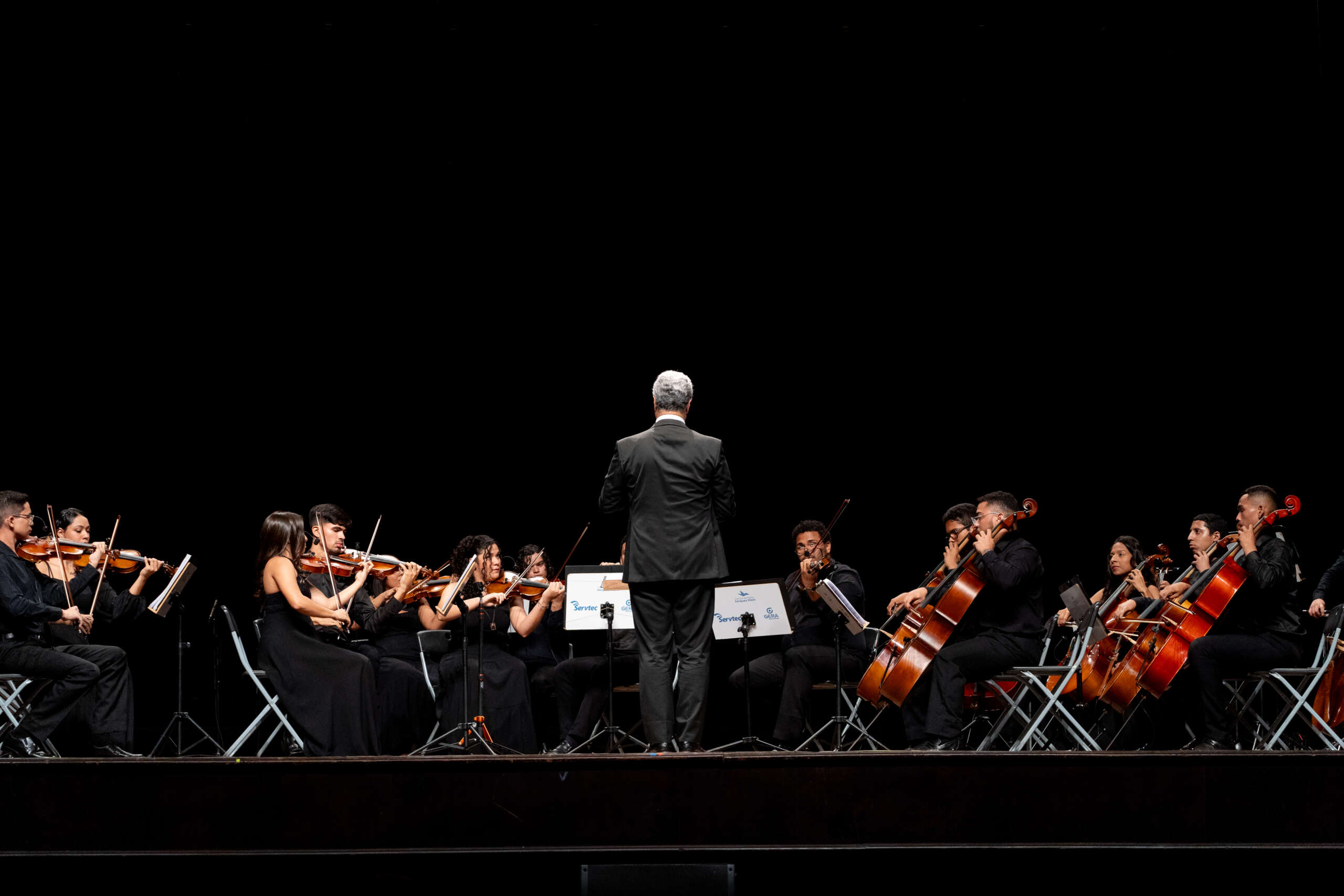 Concerto reúne Orquestra Jacques Klein e Orquestra Juvenil em noite especial no Theatro José de Alencar