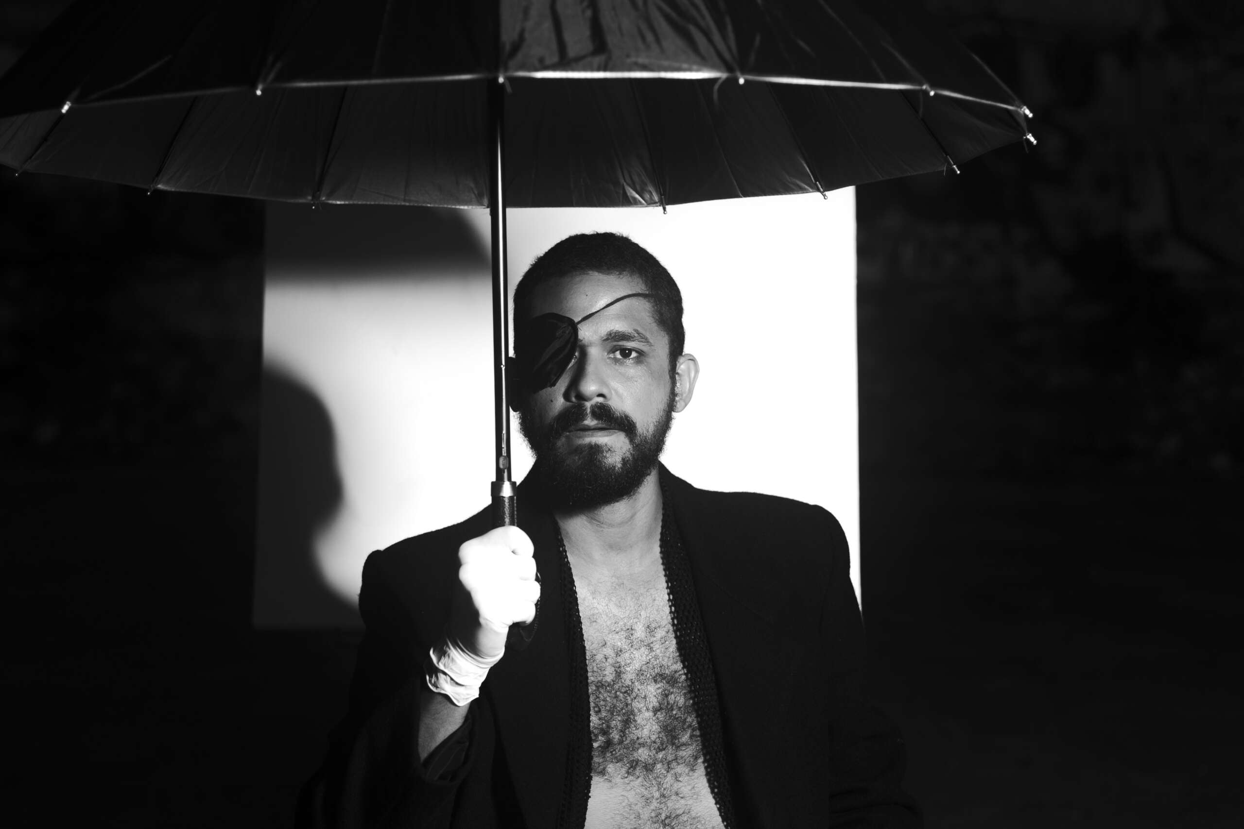 Espetáculo Gato Preto une rock e teatro em conto de terror brasileiro