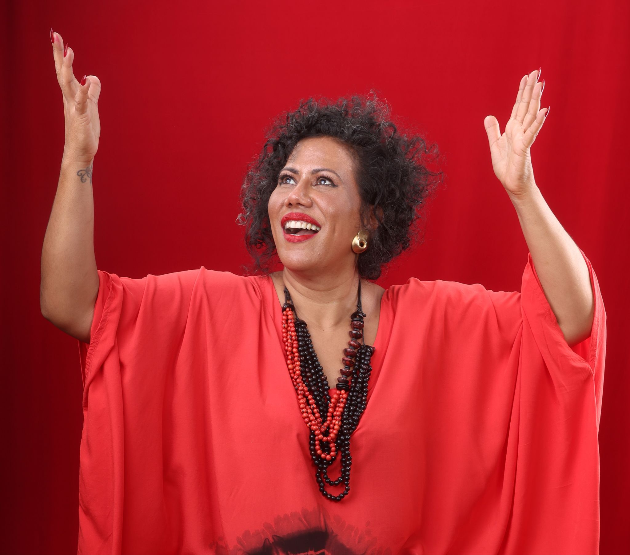 Indiana Nomma celebra os 90 anos de Mercedes Sosa em show no Cineteatro São Luiz no domingo, 24/08; ingressos no Sympla e nas bilheterias