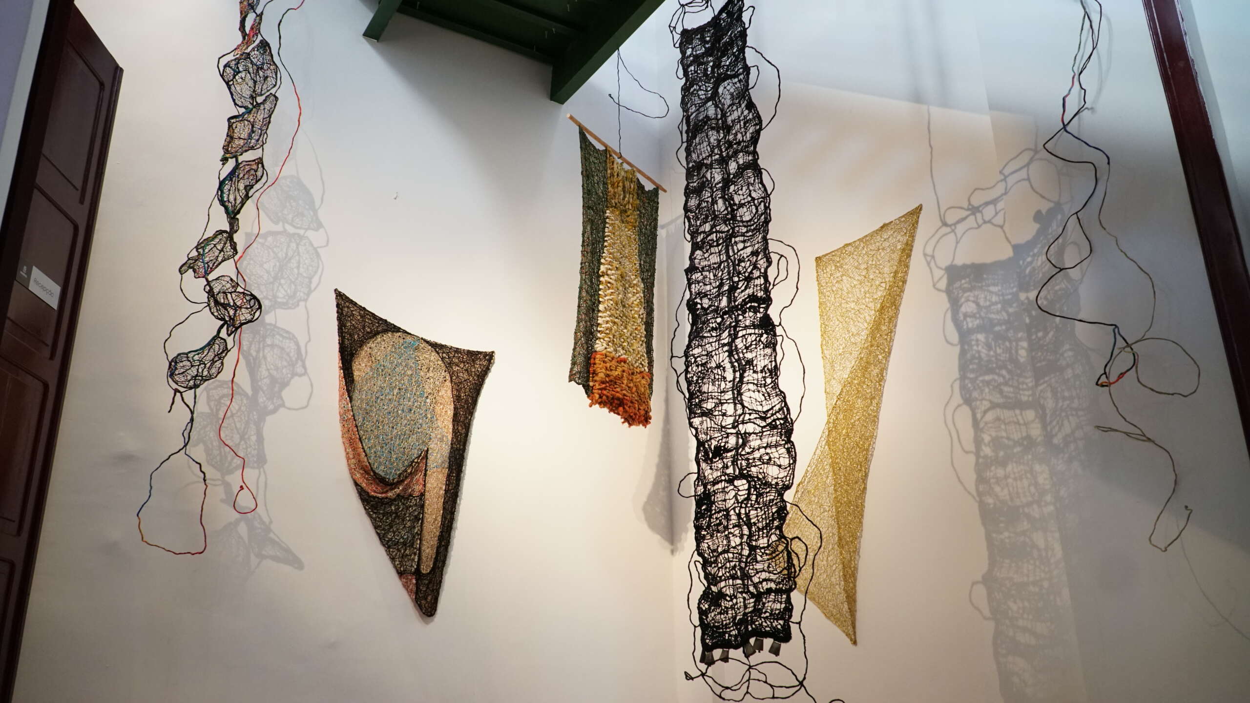 Sobrado Dr. José Lourenço promove encontro das artes visuais e a tecelagem em nova exposição na Casa do Barão de Camocim