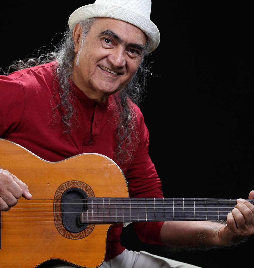 Bece celebra o Dia Nacional da Poesia com sarau de Calé Alencar e lançamento de livro