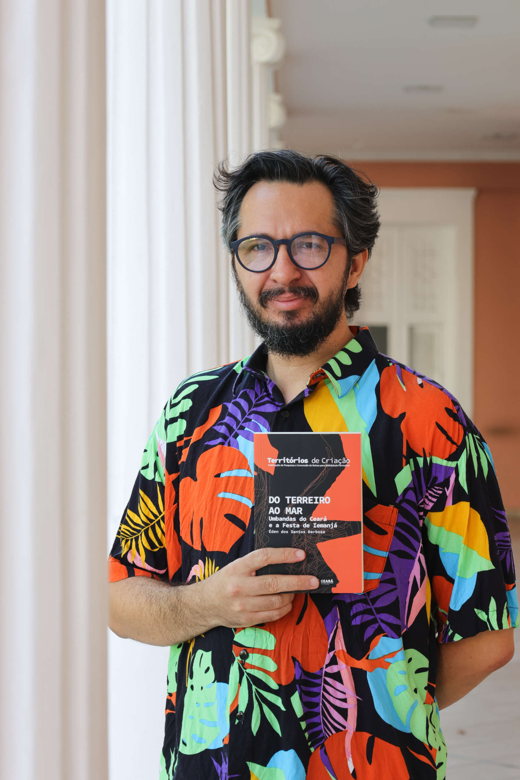 Com apoio da Secult Ceará, autor cearense lança livro no Museu Afro-Brasileiro da UFBA