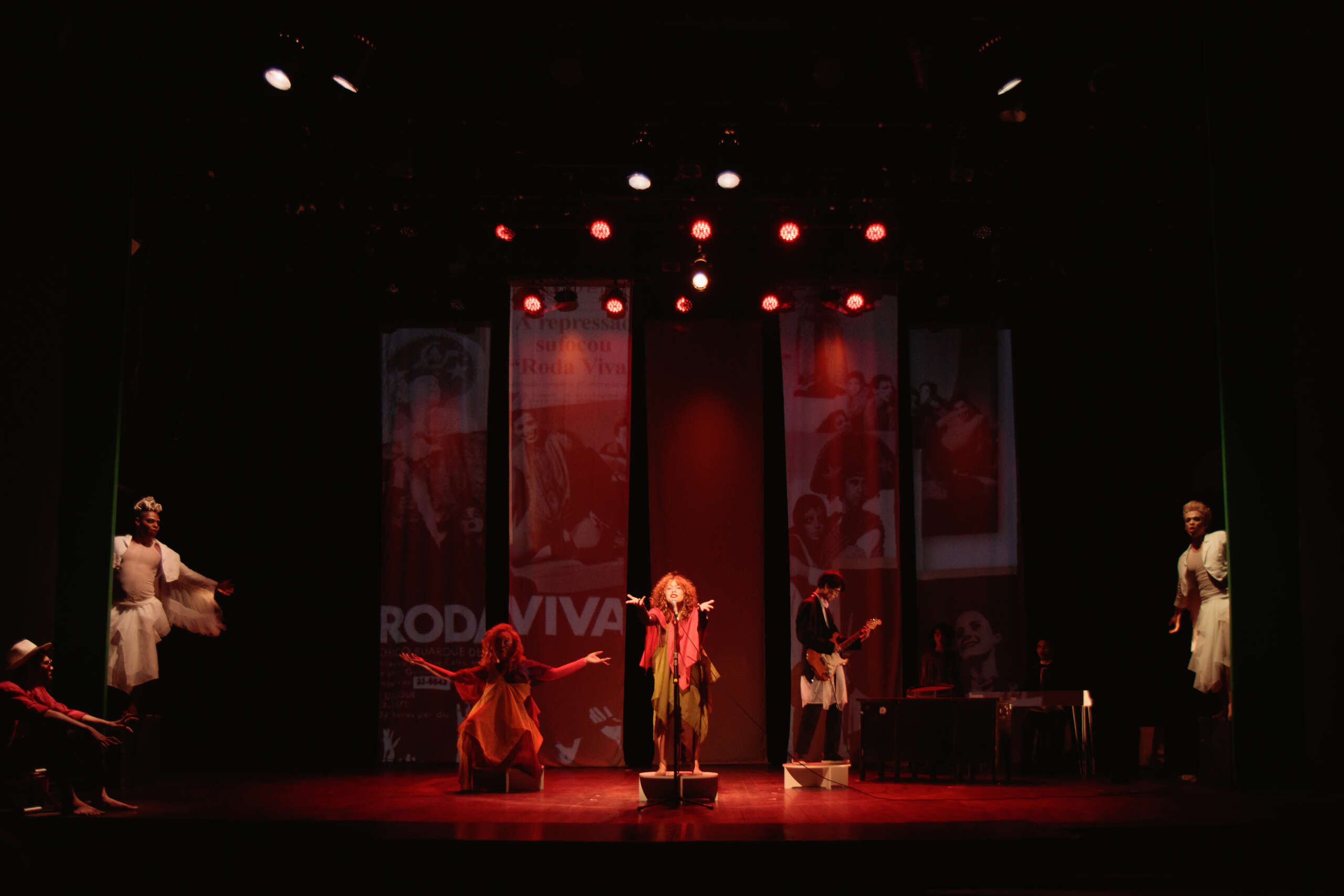 Teatro Carlos Câmara recebe o espetáculo “Camarim 6825: uma superversão de Roda Viva” e o IV Festival de Ballet da UJVP