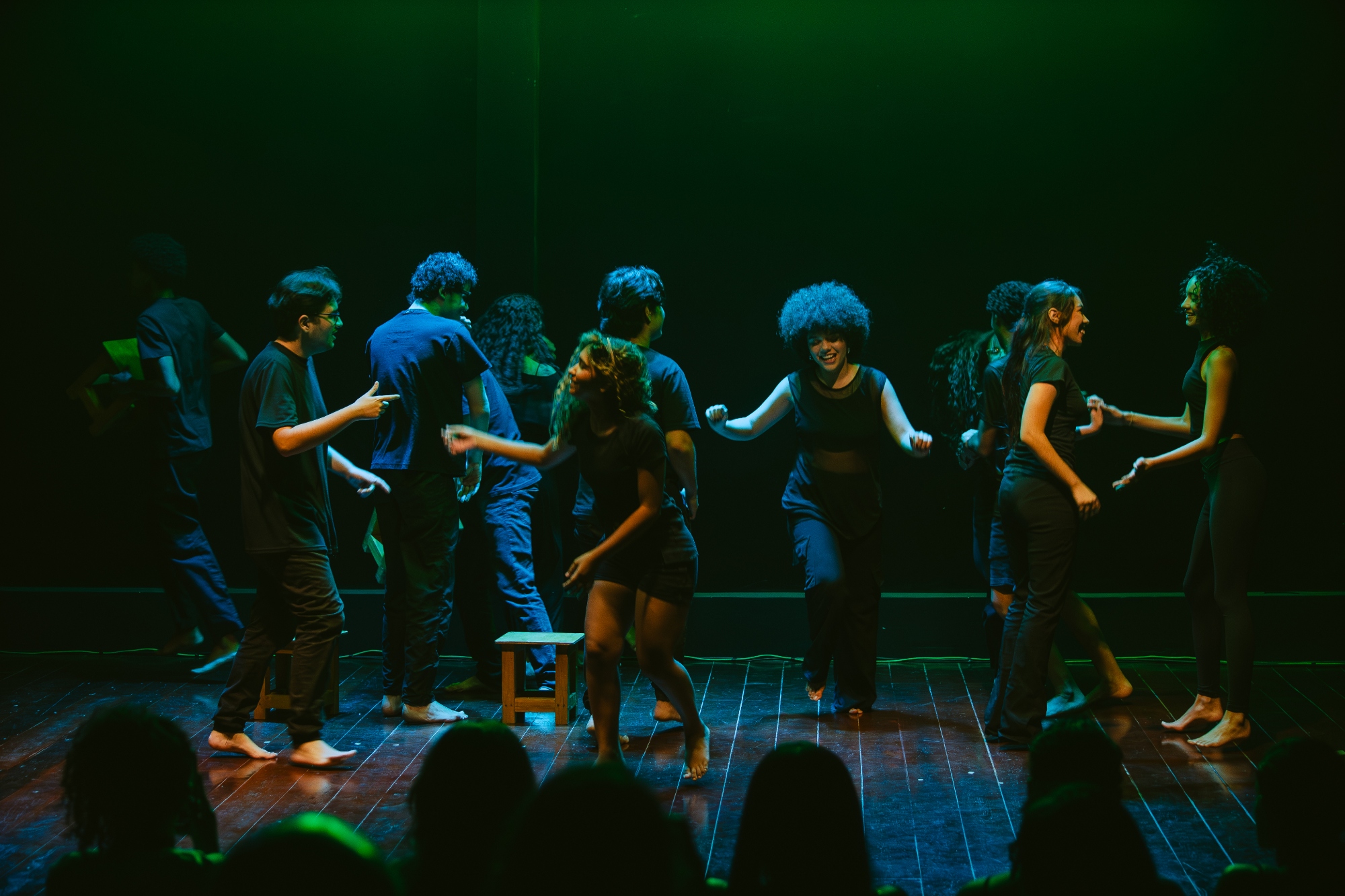 Teatro Carlos Câmara recebe mostra com sete espetáculos sobre futuro, imaginação e memória, promovida pela Vila das Artes