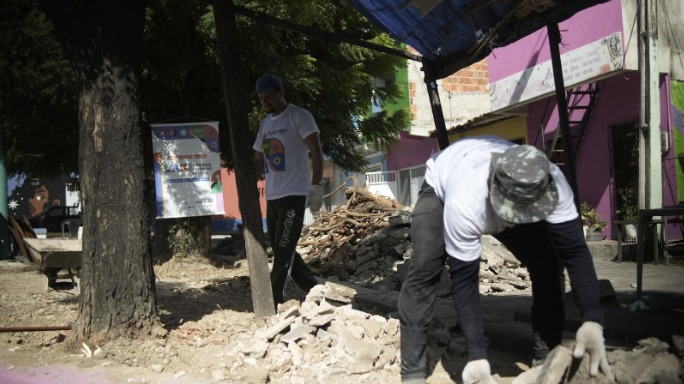 Com apoio da Secult, LAB Cidades Criativas promove instalação de mobiliários urbanos e reforma na Praça Anselmo Nogueira, no bairro Bonsucesso