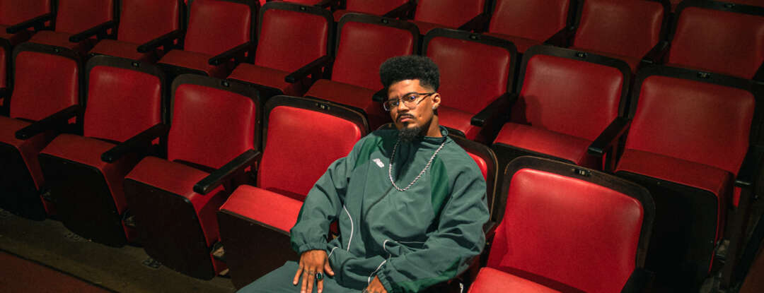 Eduardo Africano se apresenta na Calçada do Cineteatro do São Luiz com o show “Bem Melhor que Ontem”