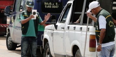 Véspera de feriado: Semace realiza blitze de combate à fumaça negra em Fortaleza