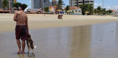 Hotéis e barracas têm praias próprias para banho