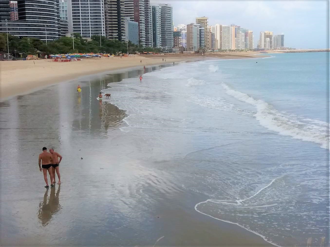 Praia do Futuro volta a estar toda própria para banho