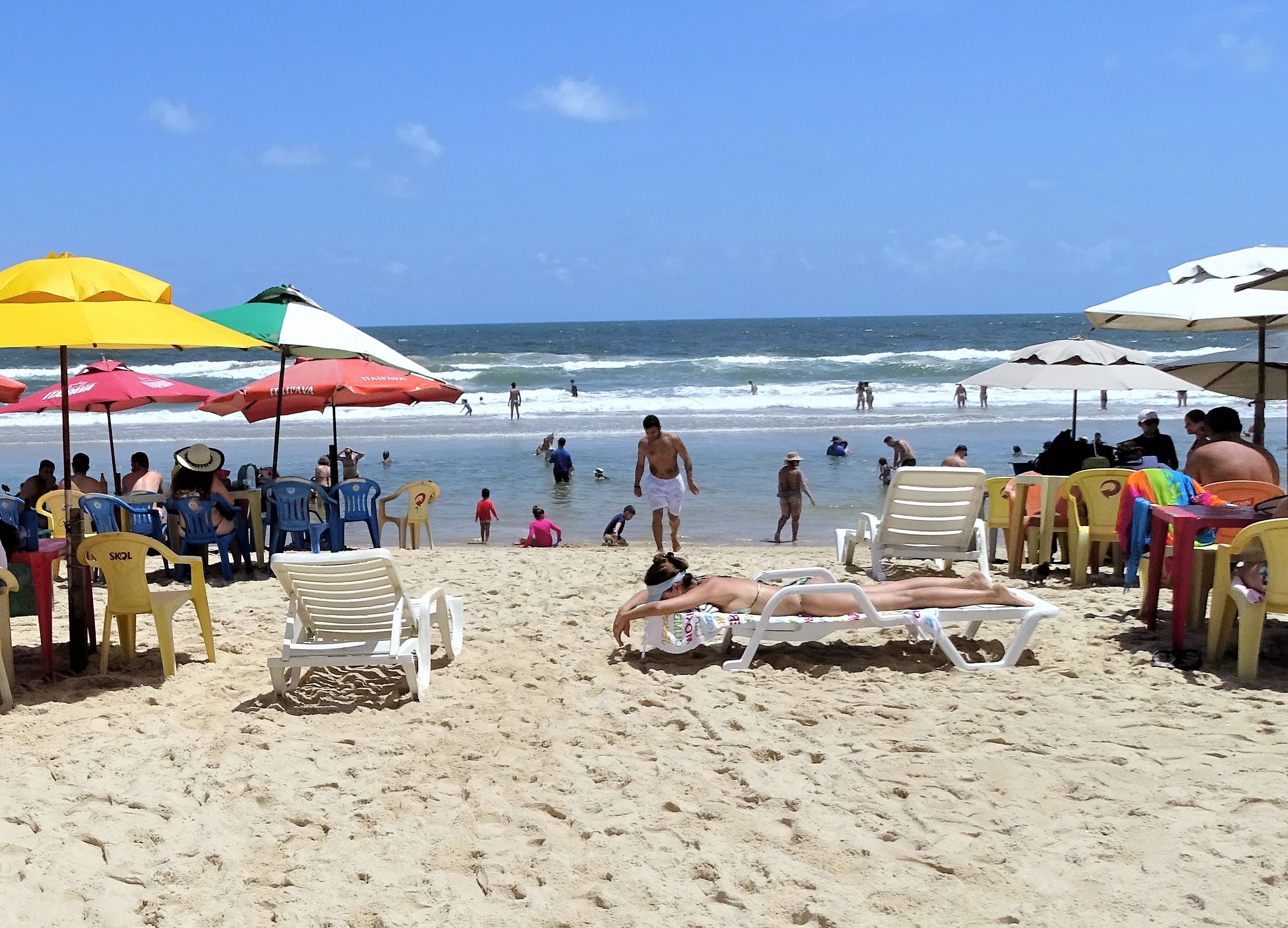 Alerta: lixo e esgoto ameaçam banho de mar