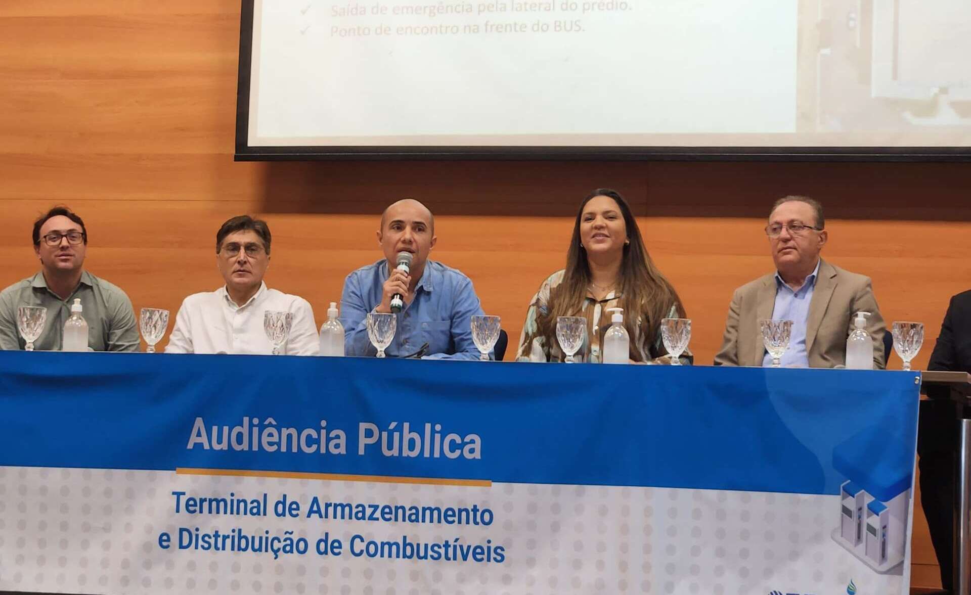 Semace preside audiência pública sobre o Terminal de Armazenamento e Distribuição de Combustíveis