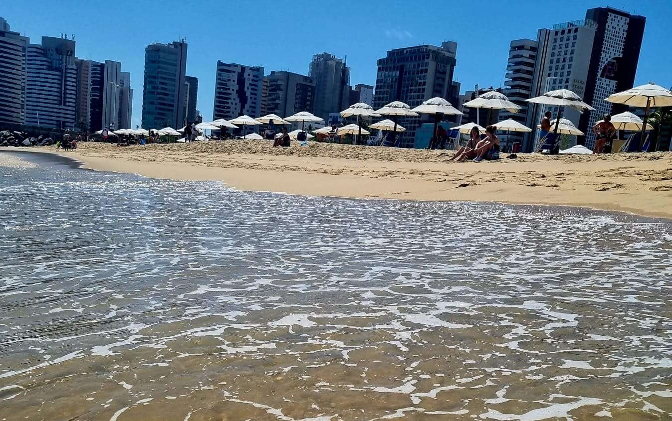 Praia do Futuro e mais 14 trechos estão próprios para banho neste feriadão em Fortaleza