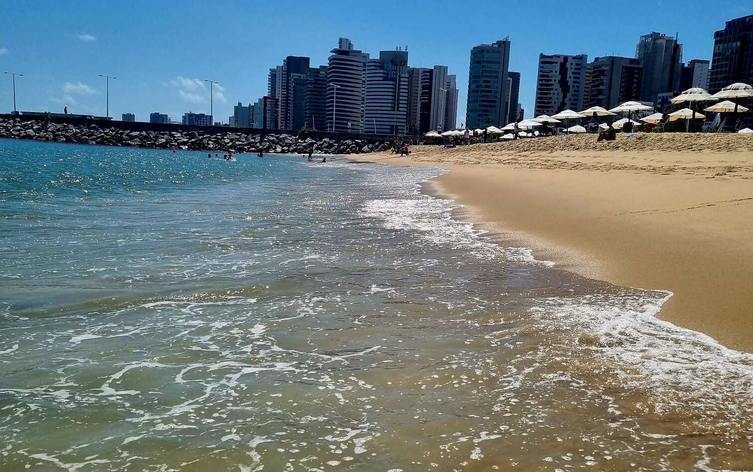 Fortaleza: 24 trechos estão próprios para banho neste fim de semana