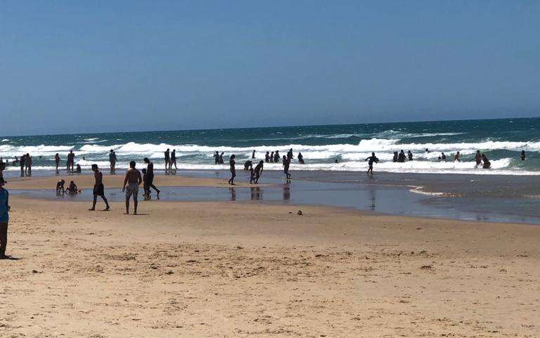 Fortaleza: 17 trechos de praia estão próprios para banho neste fim de semana