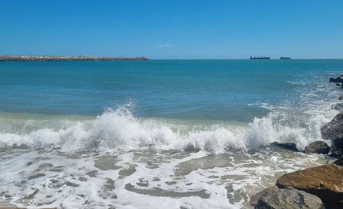 Fortaleza tem 18 trechos próprios para banho neste fim de semana