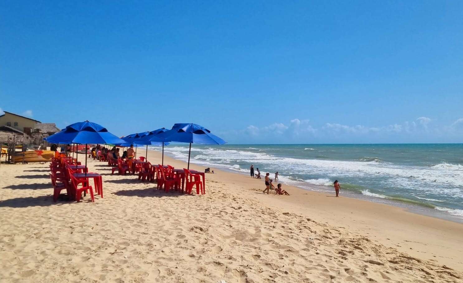 Fortaleza tem 22 trechos próprios para banho neste fim de semana