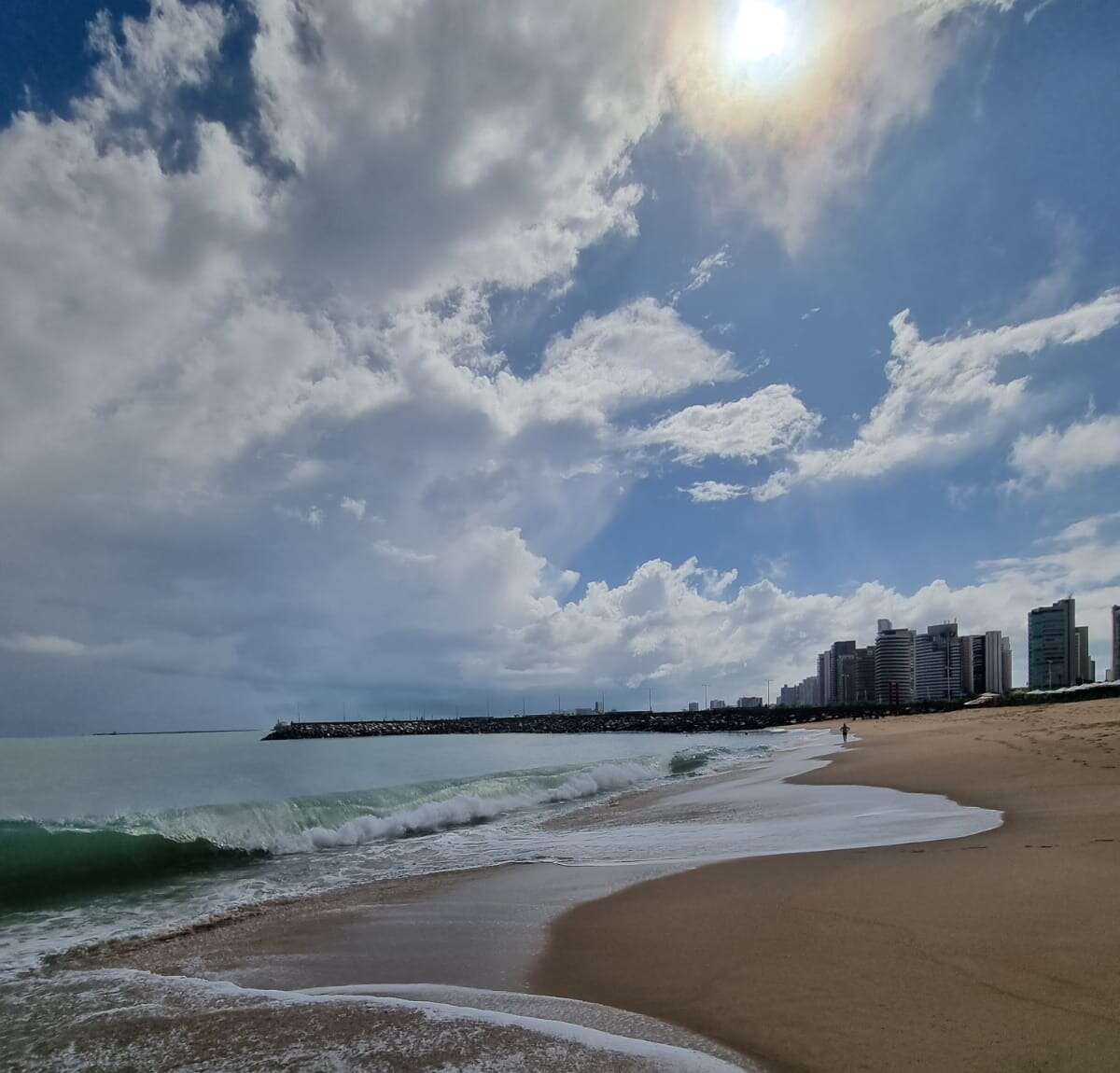 De olho na orla: Fortaleza tem 17 trechos de praia próprios para banho