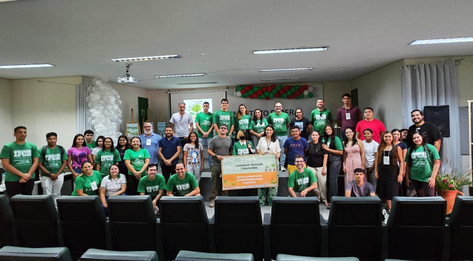 Em Camocim, Semace aproxima estudantes da agenda ambiental por meio de palestra educativa