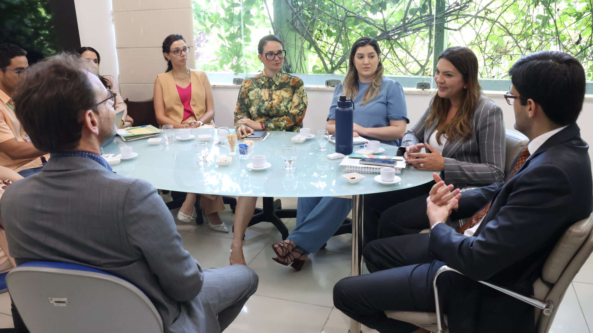 Sema e Semace recebem ecologista francês Julien Prieur para diálogo sobre políticas ambientais e mudanças climáticas