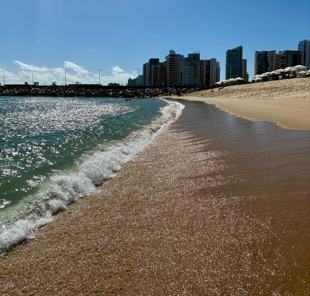 Fortaleza tem 24 trechos de praia próprios para banho neste fim de semana