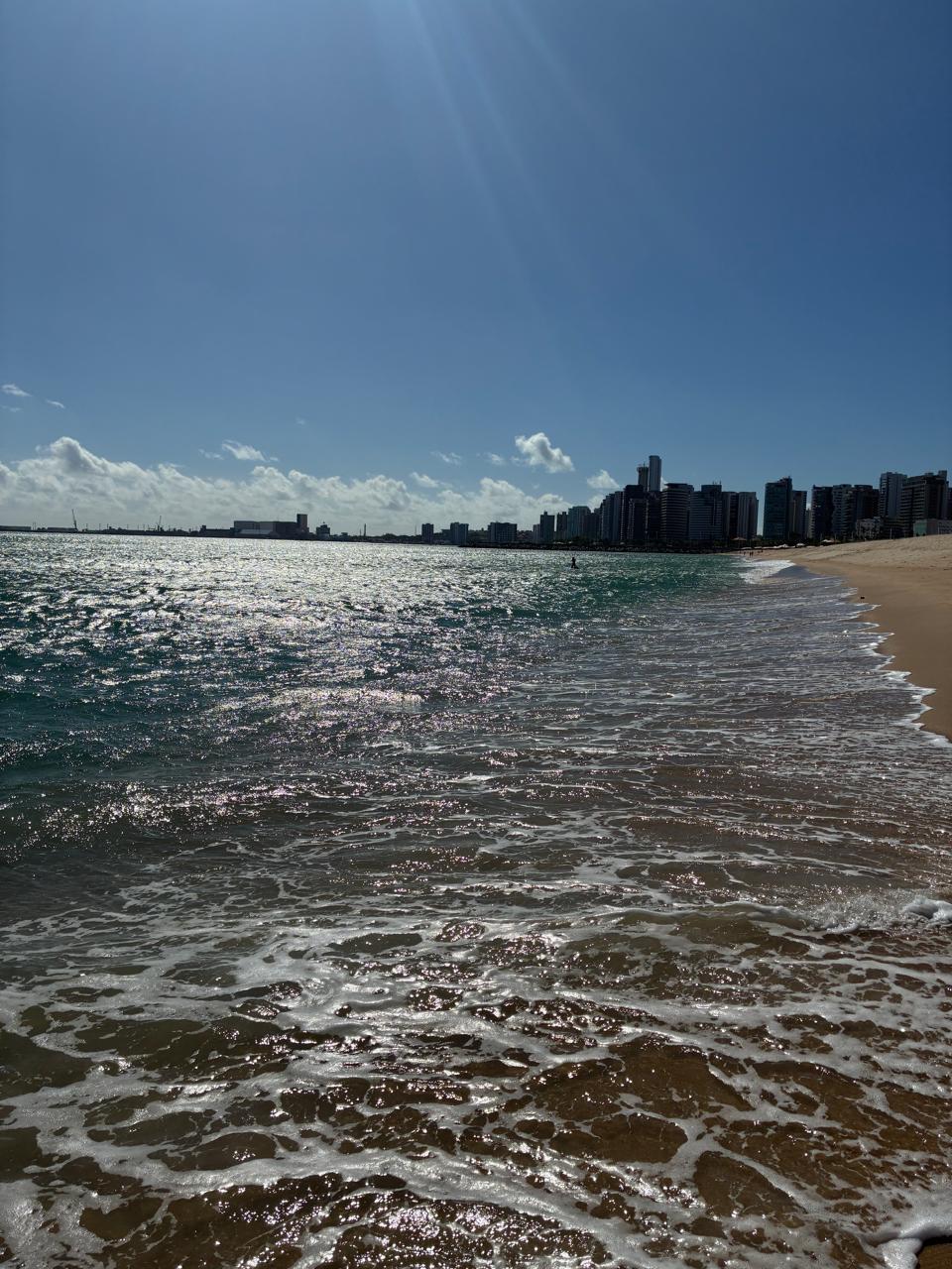 Praia do Futuro e mais 12 trechos estão próprios para banho em Fortaleza