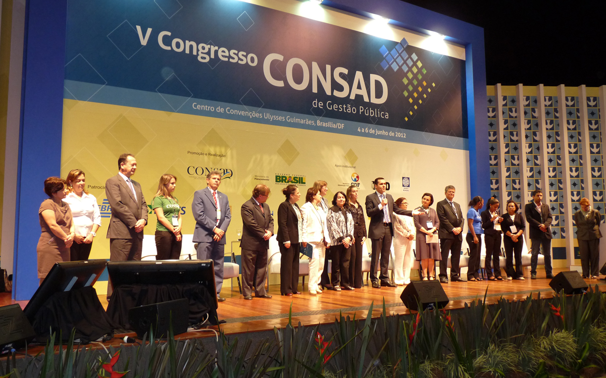 Presidente do Consad encerra Congresso citando JK